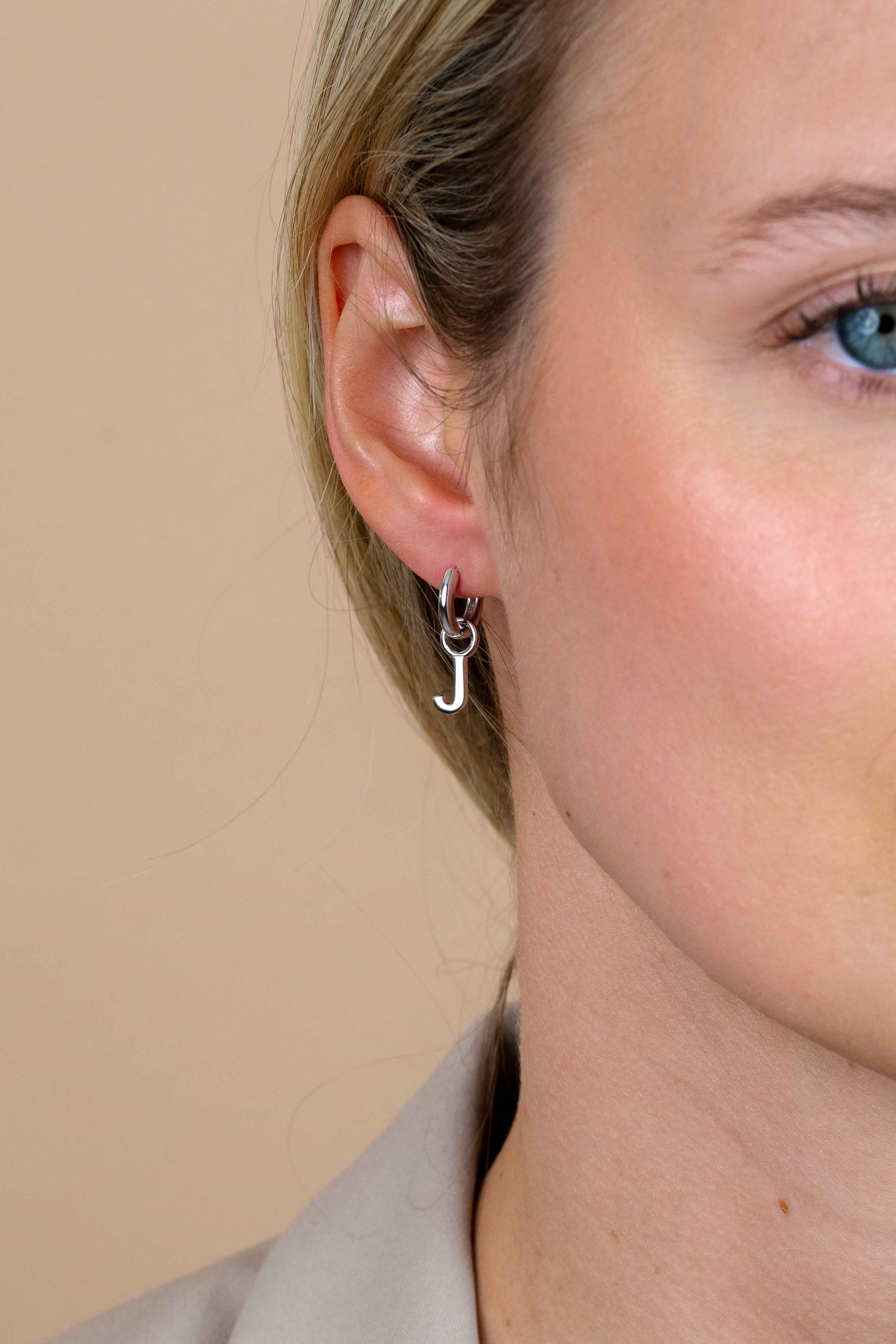 ZINZI Sterling Silver Letter Earrings Pendant J price per piece ZICH2144J (excl. hoop earrings)