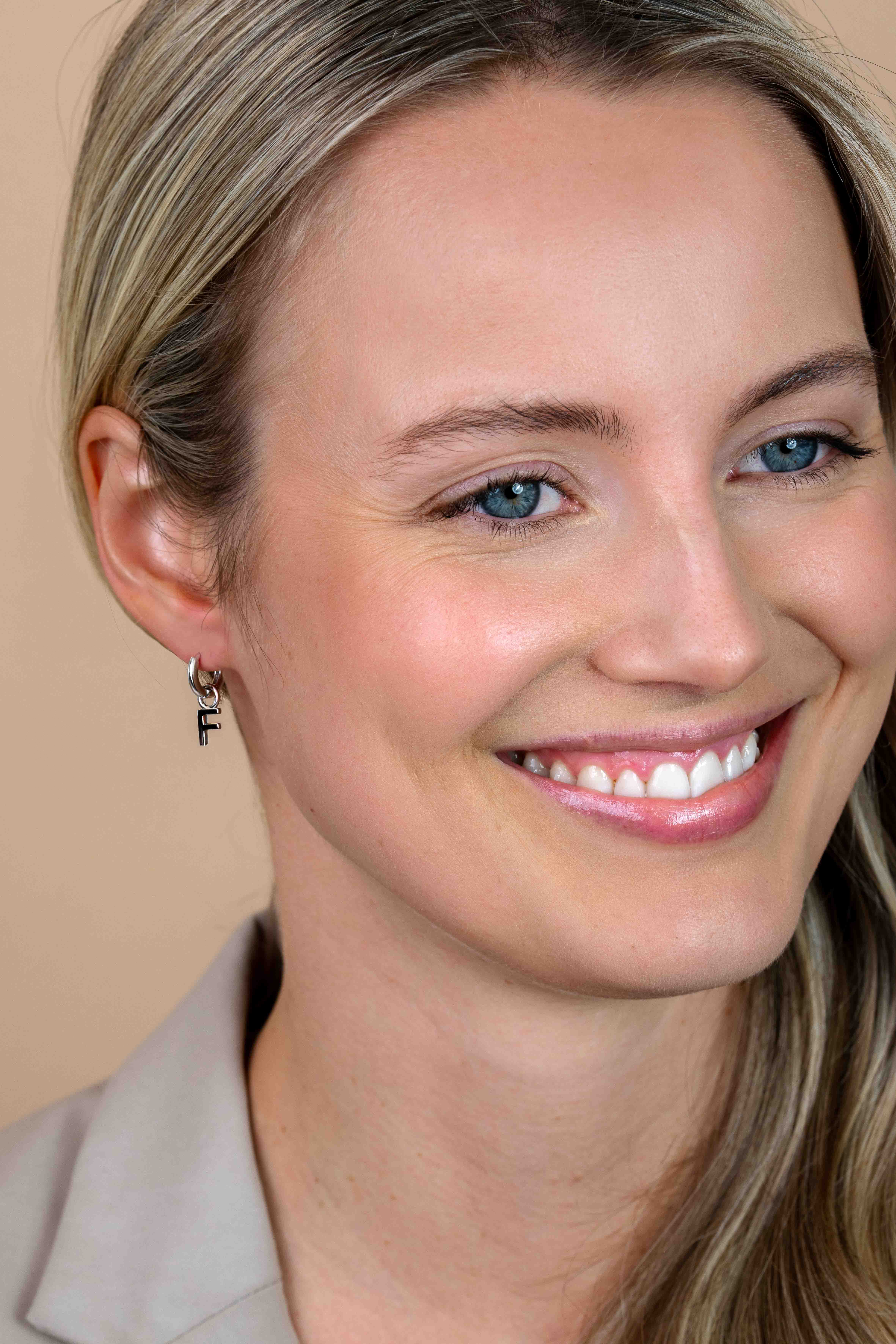 ZINZI Sterling Silver Letter Earrings Pendant F price per piece ZICH2144F (excl. hoop earrings)