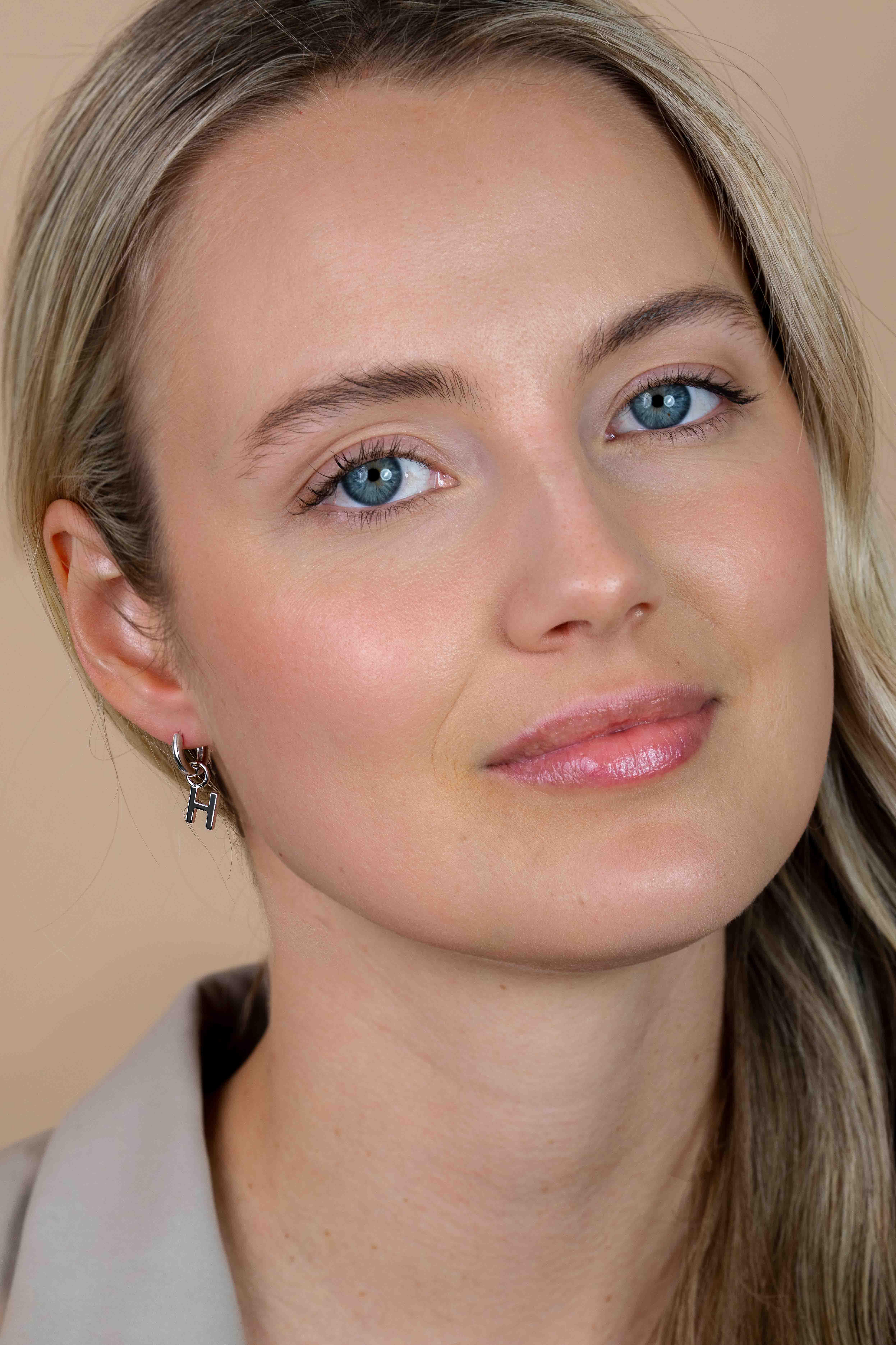 ZINZI Sterling Silver Letter Earrings Pendant H price per piece ZICH2144H (excl. hoop earrings)