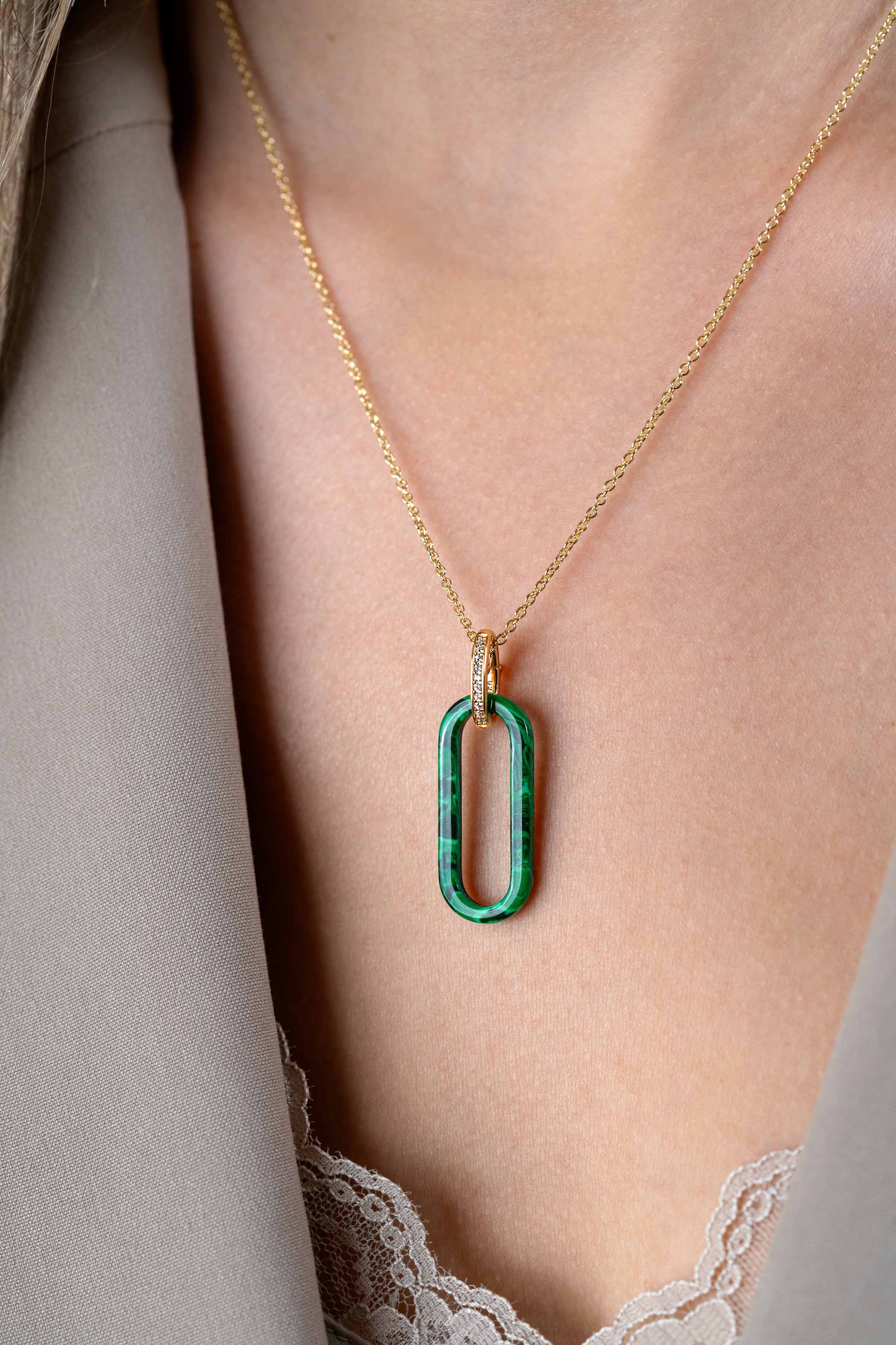 38mm ZINZI Oval Pendant Green Malachite and Luxurious Gold Plated Bail White Zirconias ZIH2456G (excl. necklace)