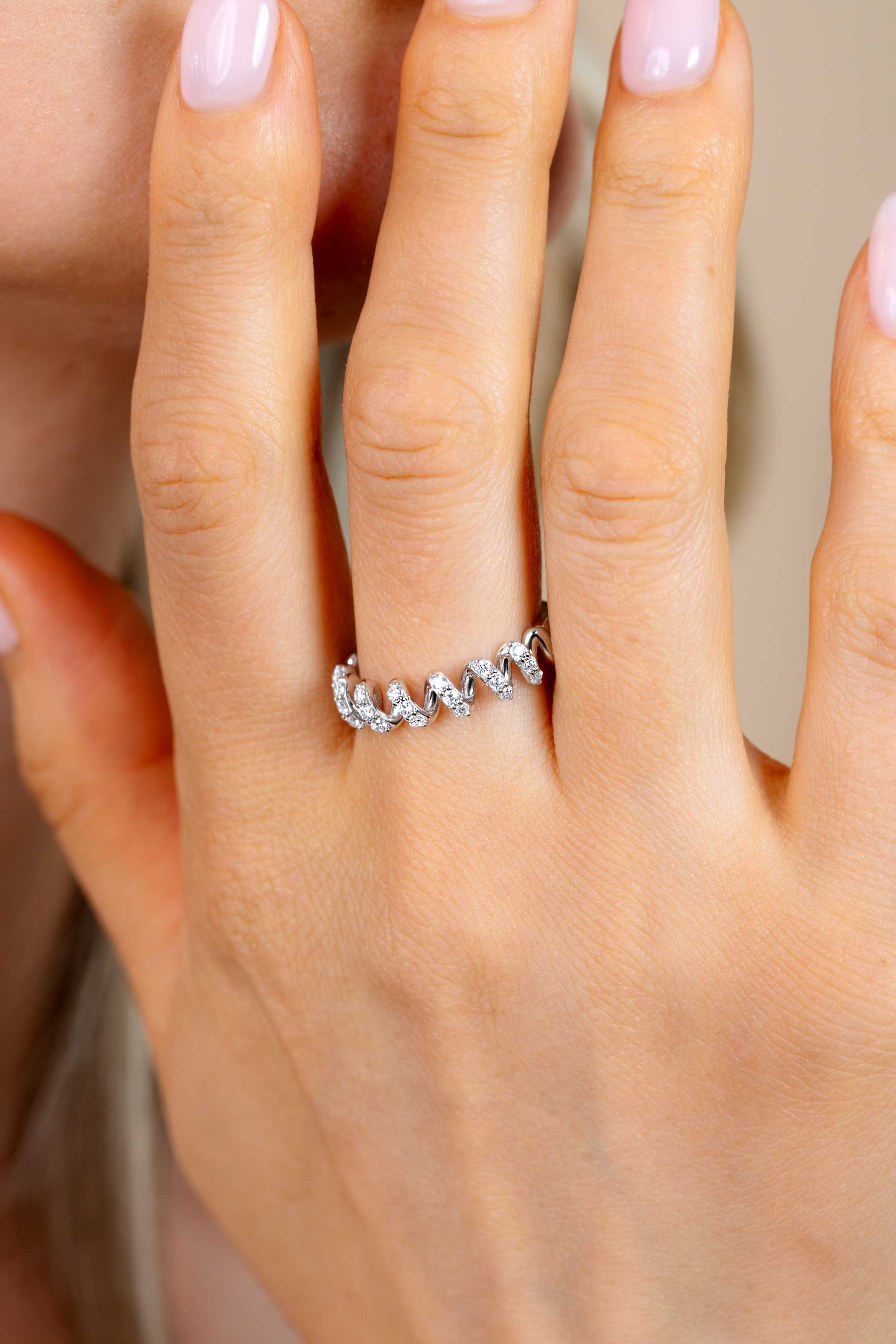 ZINZI zlv. ring wokkel vorm met zirconia's mt.62