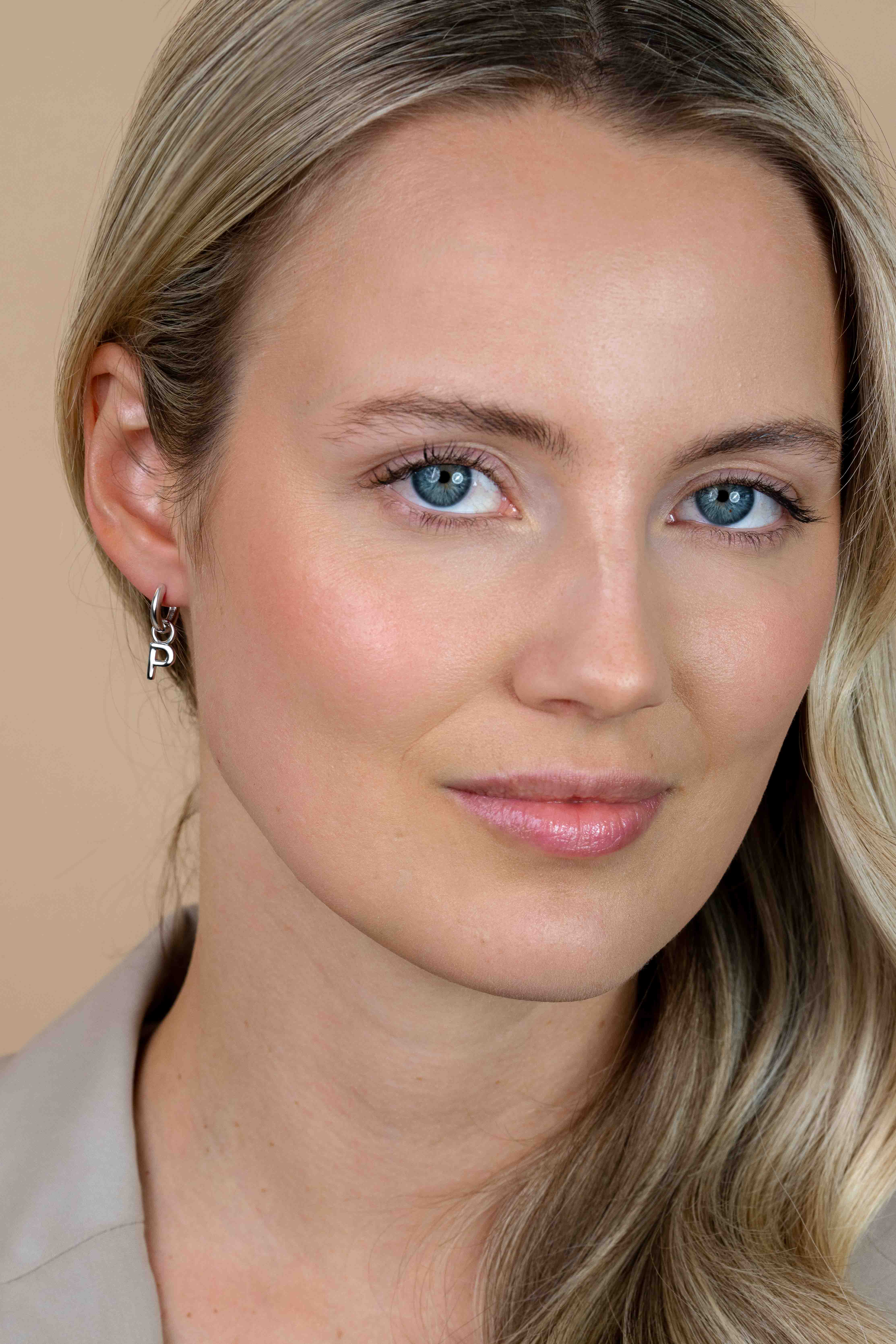 ZINZI Sterling Silver Letter Earrings Pendant P price per piece ZICH2144P (excl. hoop earrings)