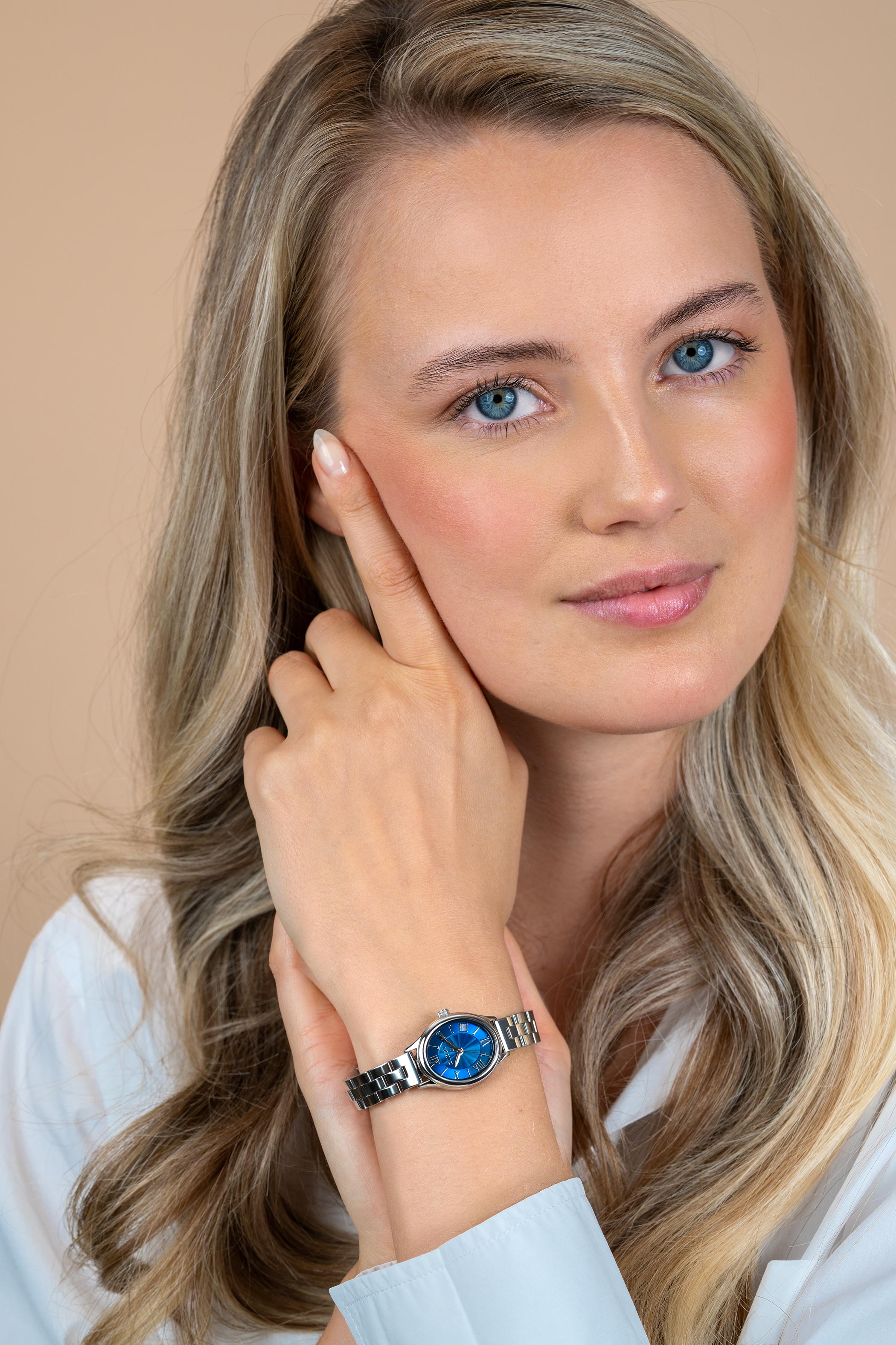 ZINZI Belle Ovale 26mm Watch Blue Dial Silver Colored Case and Stainless Steel Silver Colored Band, Japanese movement ZIW2955