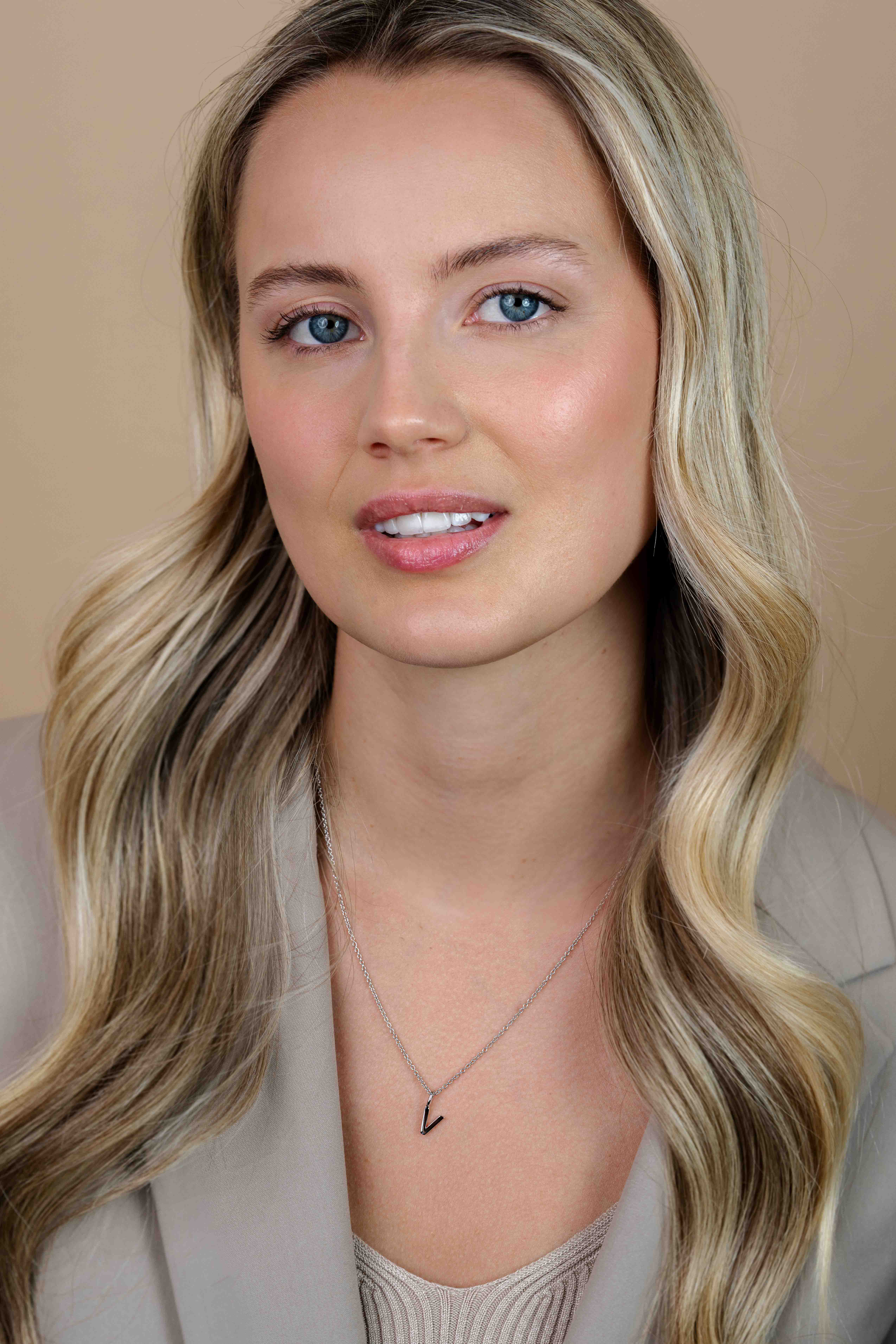 ZINZI Sterling Silver Letter Pendant V ZIH2140V