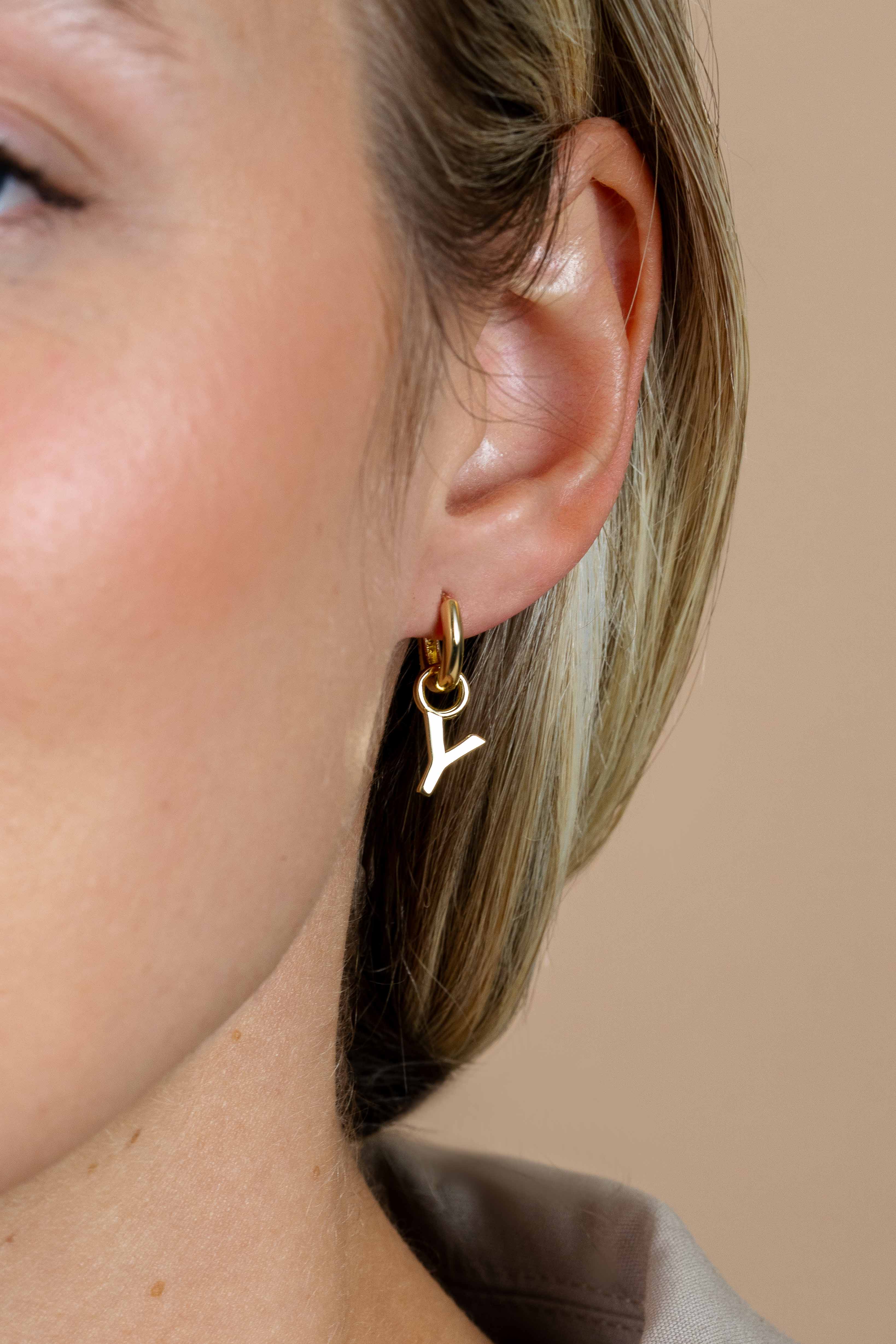 ZINZI Gold Plated Letter Earrings Pendant Y price per piece ZICH2145Y (excl. hoop earrings)