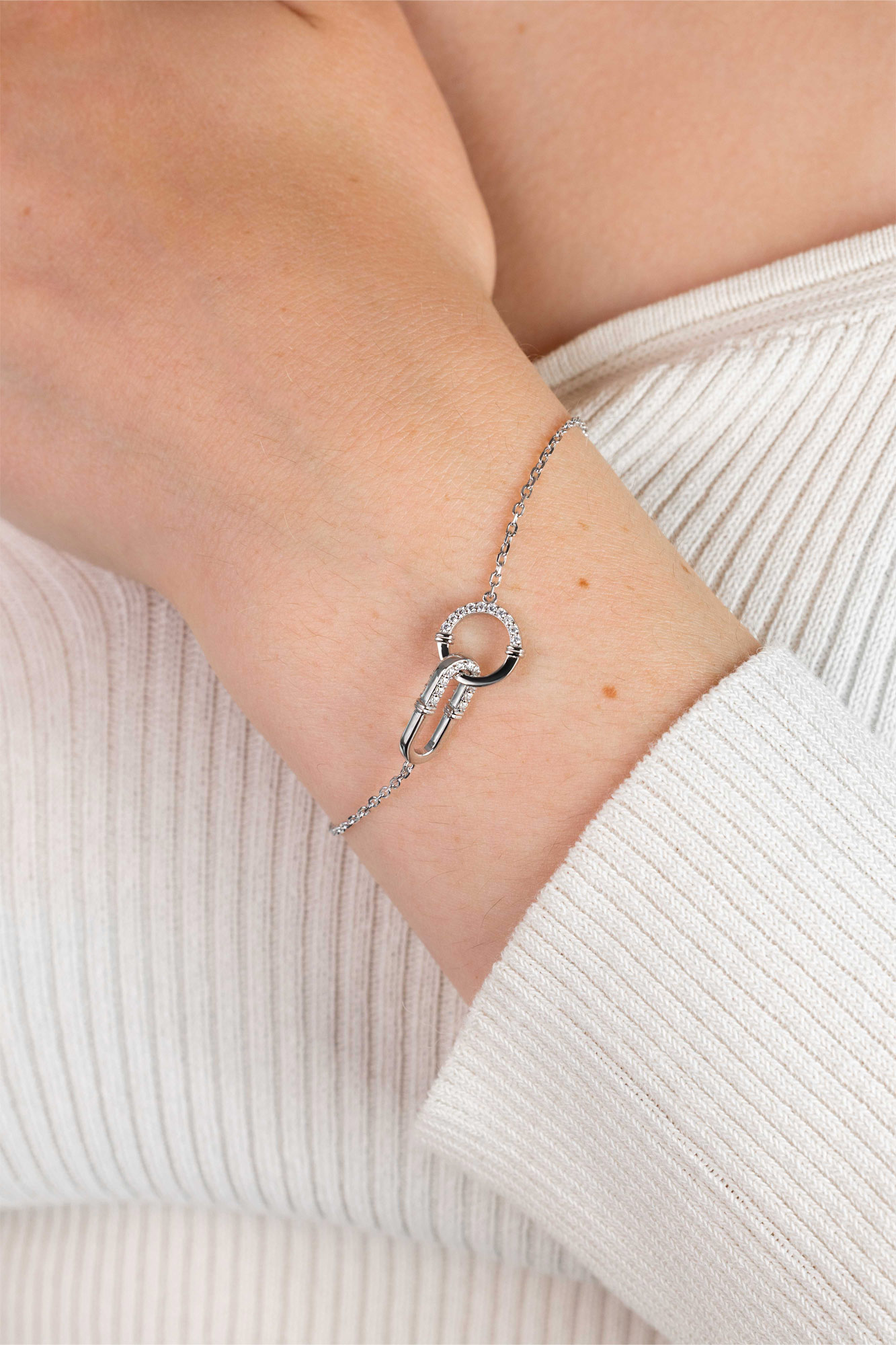 ZINZI zlv. armband verbonden rond zirc.en ovaal