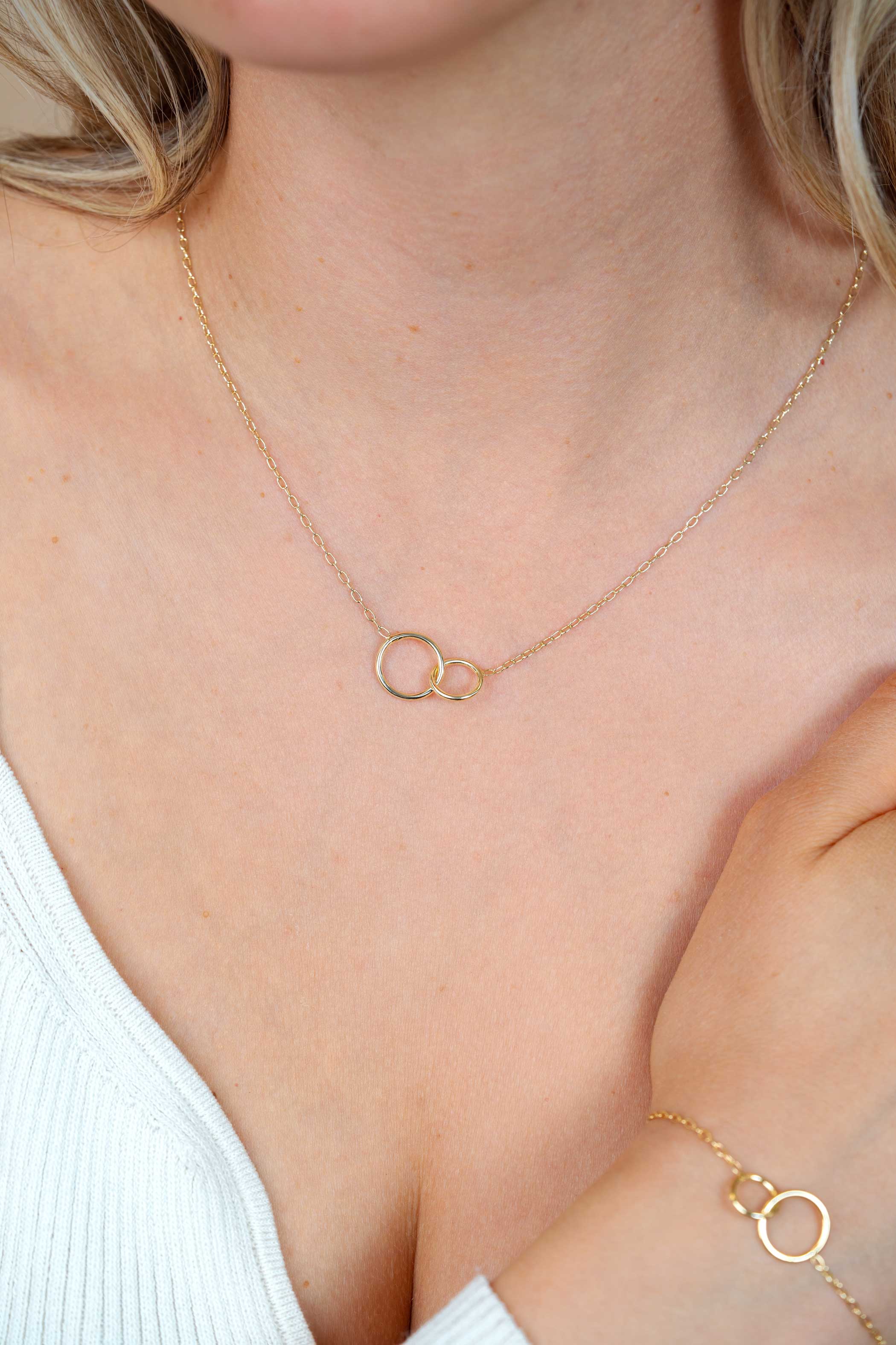 ZINZI Gold Plated Sterling Silver Paperclip Chain Necklace with 2 Connected Open Circles 42-45cm ZIC2275G