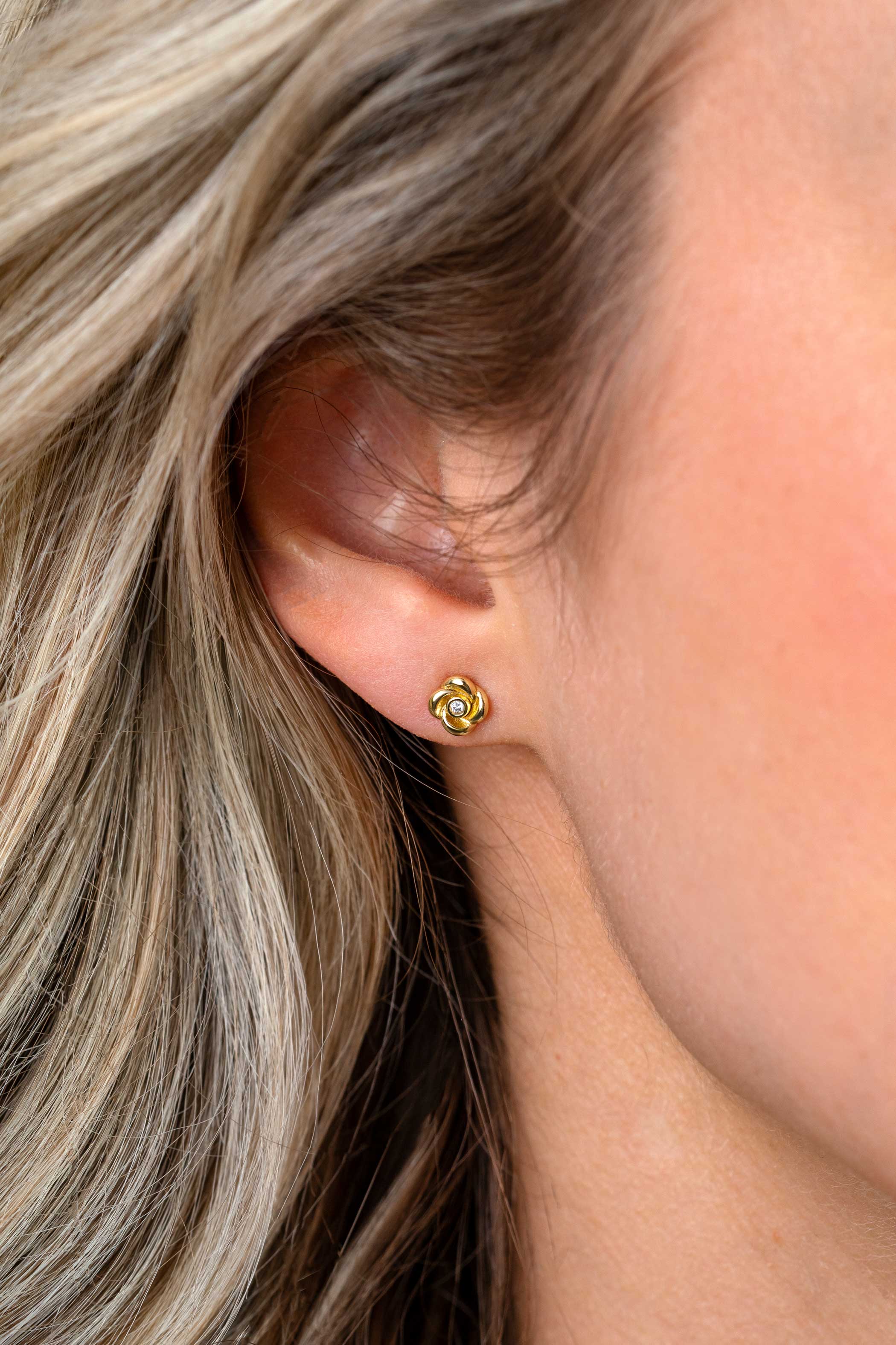 ZINZI zlv. oorknopjes gg.verg. roosje met zirconia