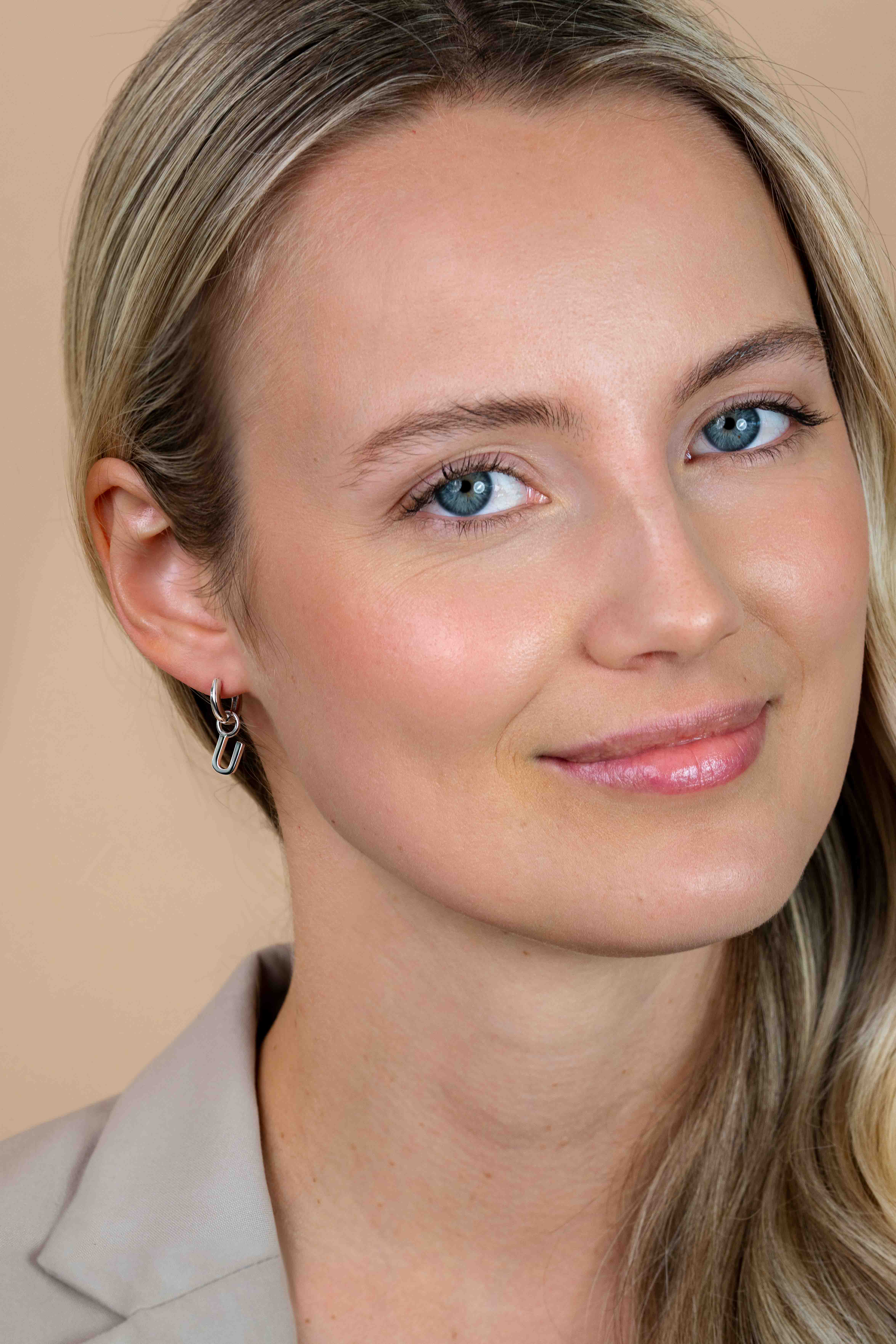 ZINZI Sterling Silver Letter Earrings Pendant U price per piece ZICH2144U (excl. hoop earrings)