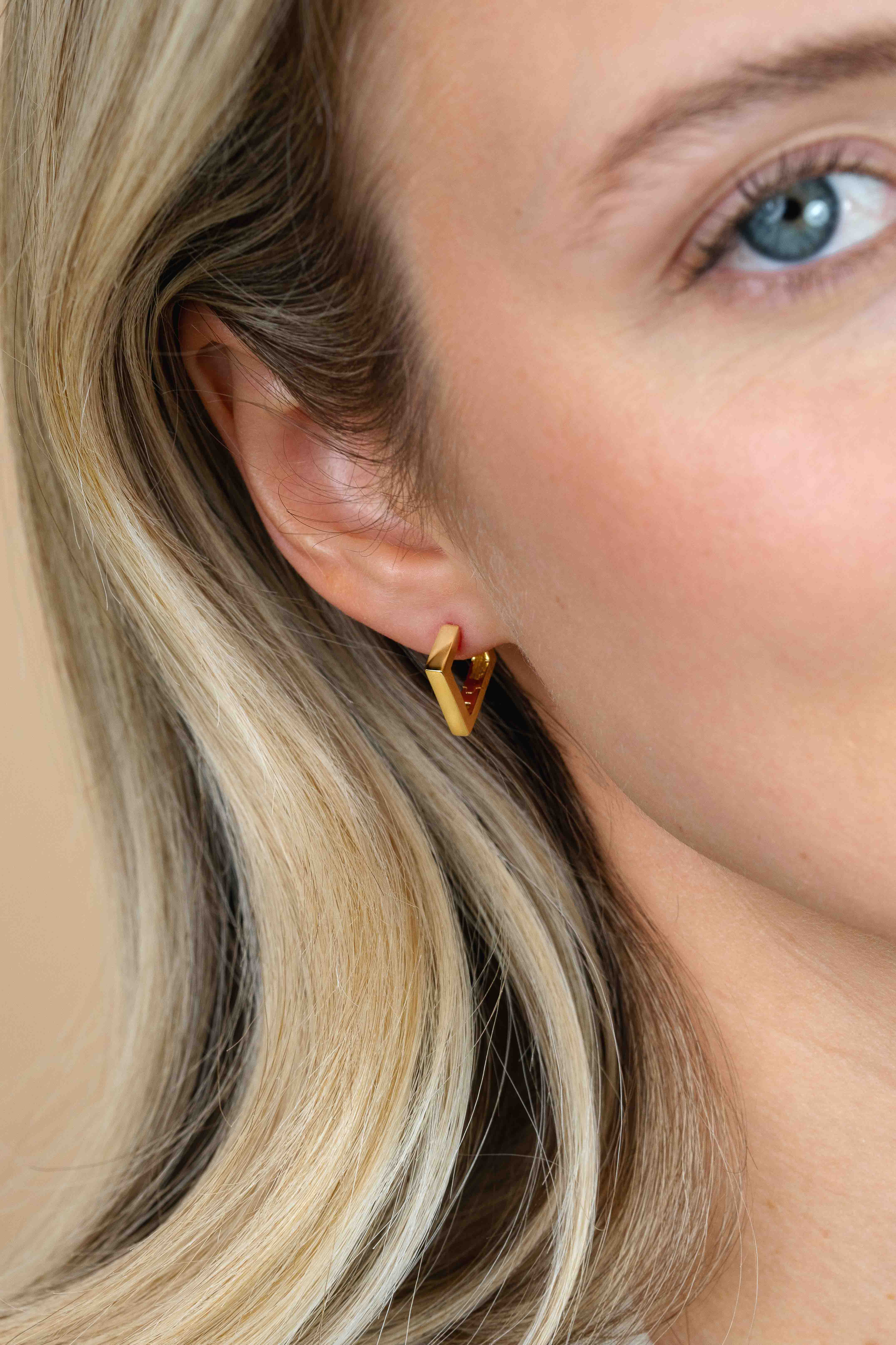 18mm ZINZI Gold Plated Sterling Silver Hoop Earrings Triangle Shape Square Tube 18x2,5mm ZIO1684G