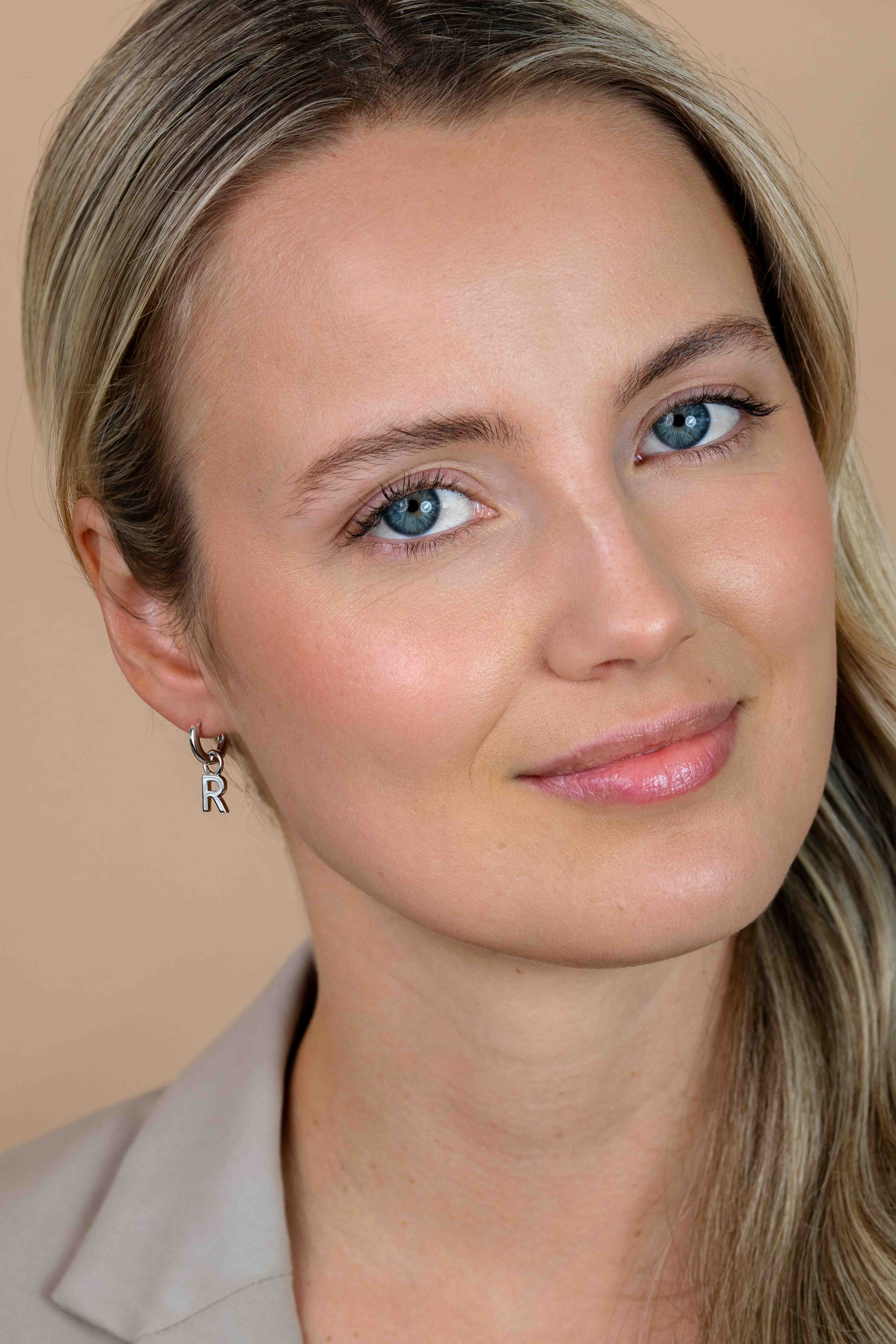 ZINZI Sterling Silver Letter Earrings Pendant R price per piece ZICH2144R (excl. hoop earrings)