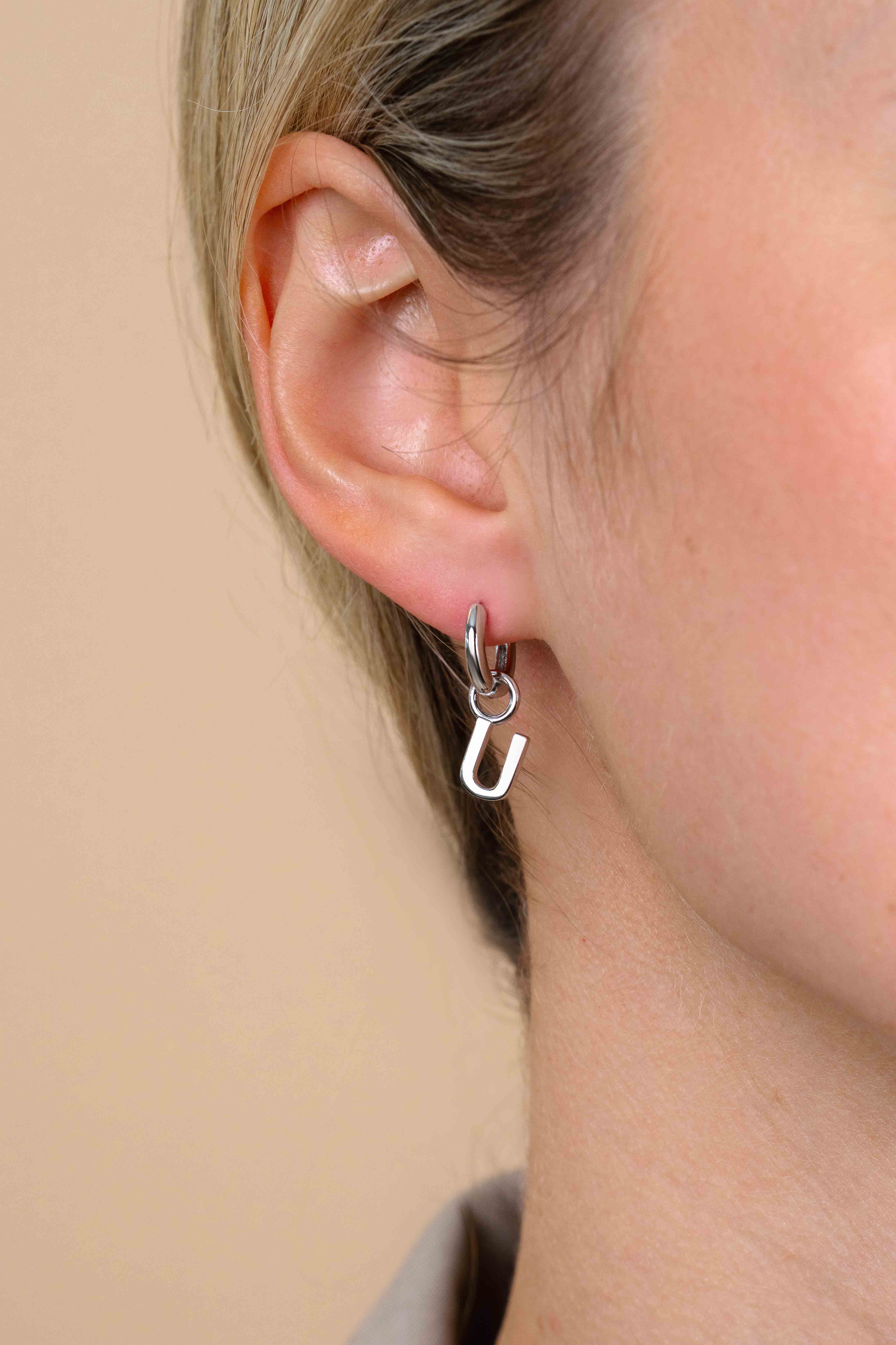 ZINZI Sterling Silver Letter Earrings Pendant U price per piece ZICH2144U (excl. hoop earrings)