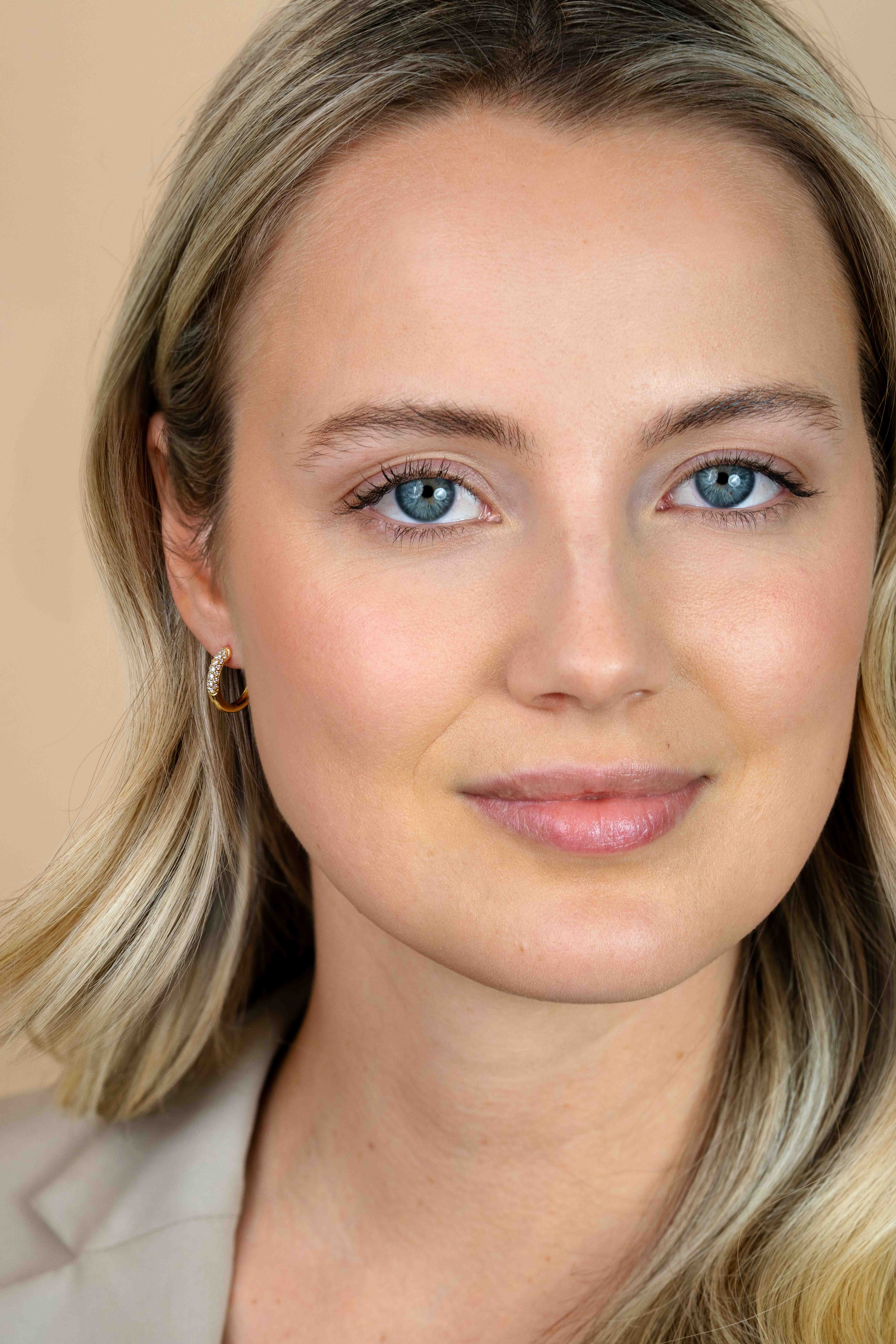 15mm ZINZI Gold Plated Sterling Silver Hoop Earrings White Zirconias 15x3mm ZIO660G