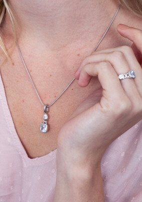 ZINZI zilveren hanger 29mm vierkant driehoek met witte zirconia's ZIH2010