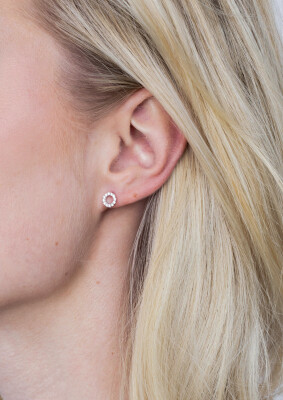 ZINZI zilveren oorknoppen open rond wit 6,5mm ZIO1063