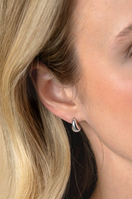 11mm ZINZI silver stud earrings in organic teardrop shape