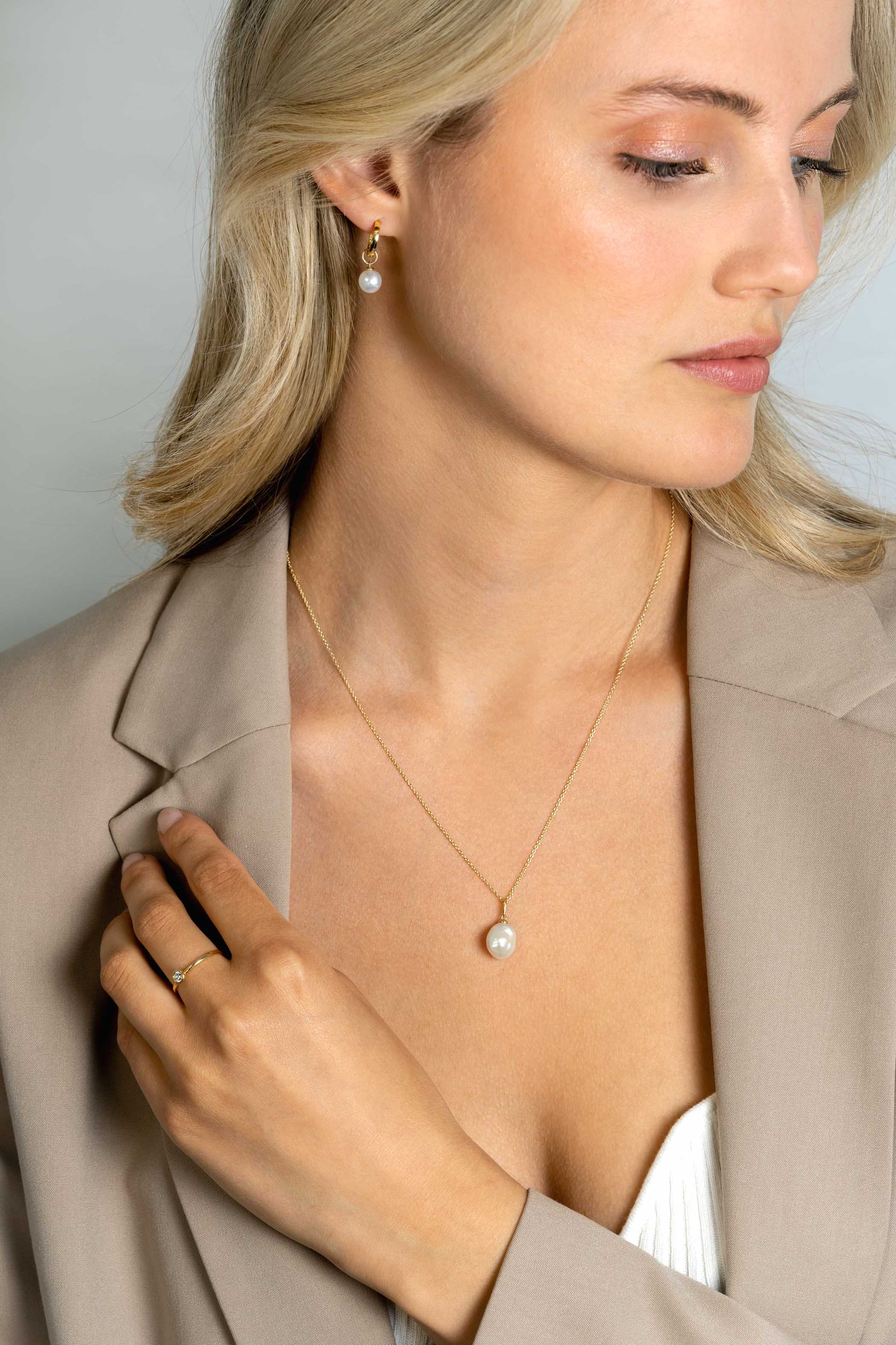 ZINZI 14K Gold Earrings Pendants White Pearls 6,5 mm ZGCH405 (excl. hoop earrings)