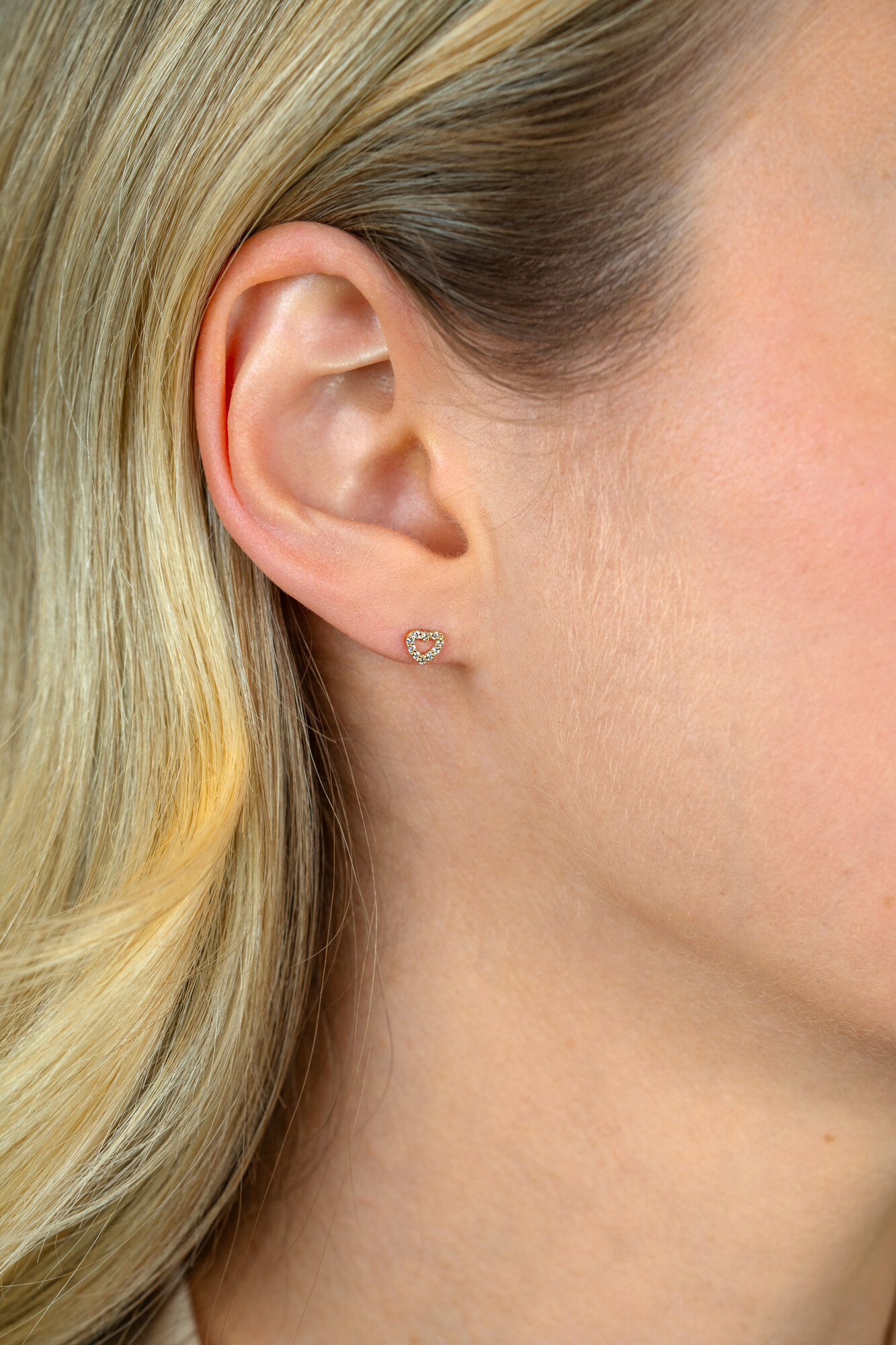 ZINZI GOLD oorknopjes hartje open zirconia's 4.8mm