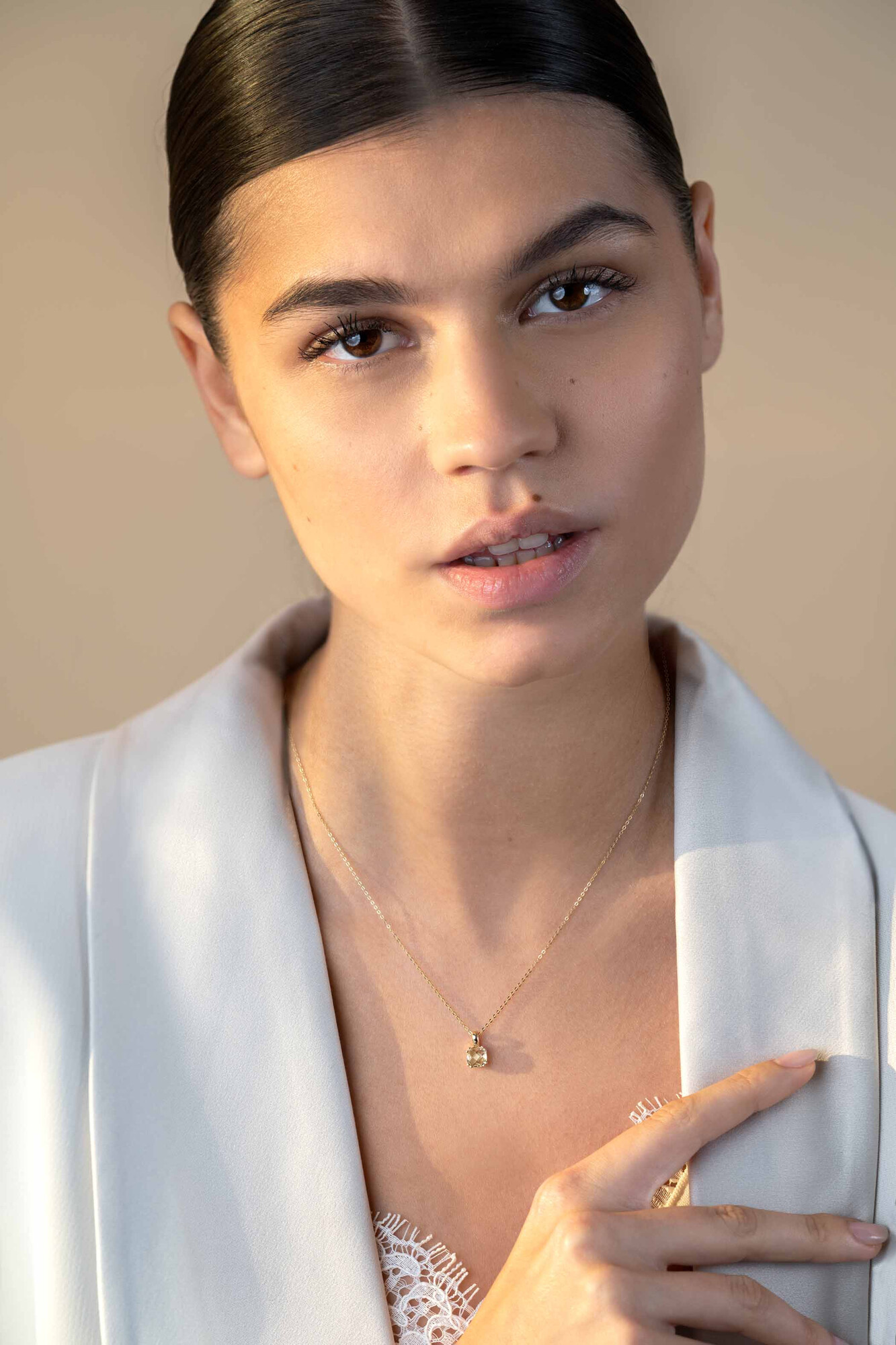 ZINZI 14K Gold Necklace Square Pendant Light Green Amethyst 12mm 45cm ZGC376