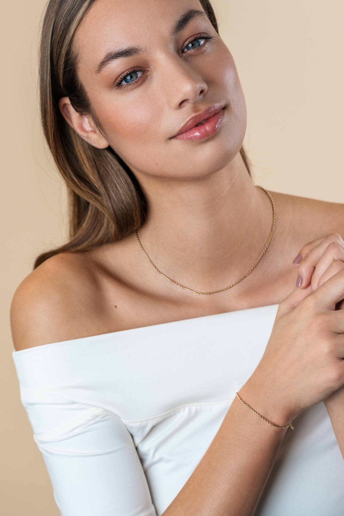 ZINZI Gold 14 karat gold solid bracelet with engraved twisted bars and fine curb links, 2mm wide, 17-19cm, ZGA500
