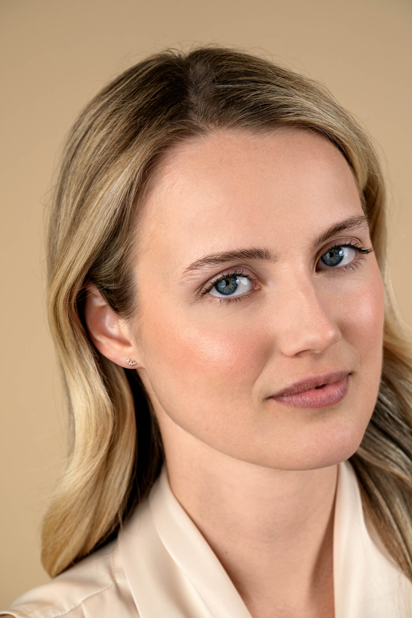 6mm ZINZI Gold 14 ct gold fantasy stud earrings with three baguette-cut white cubic zirconias and two round zirconias ZGO520