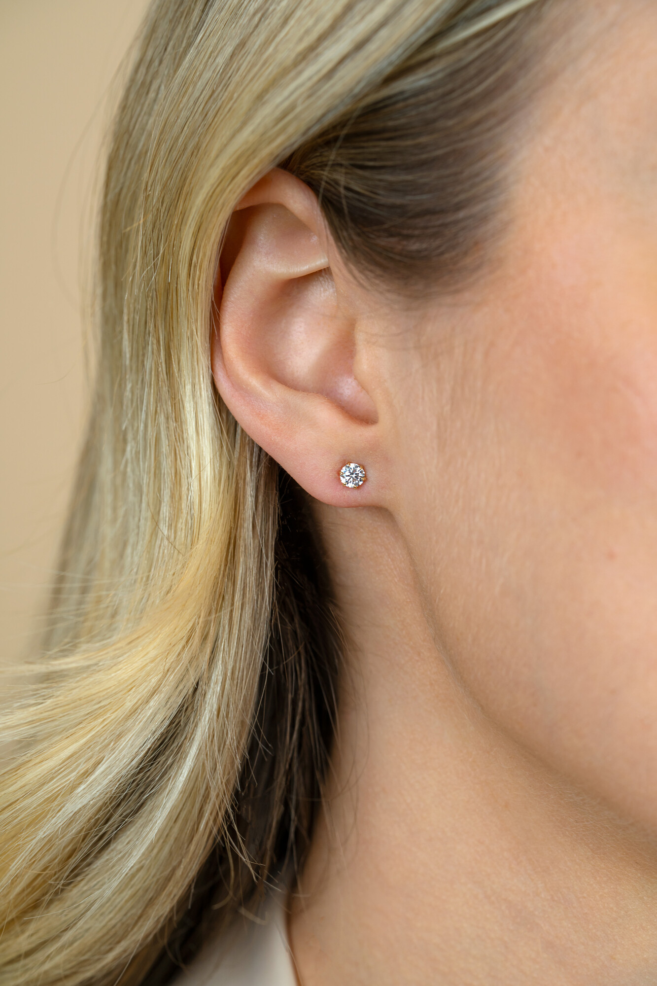 4mm ZINZI 14K Gold Stud Earrings White Zirconia ZGO455