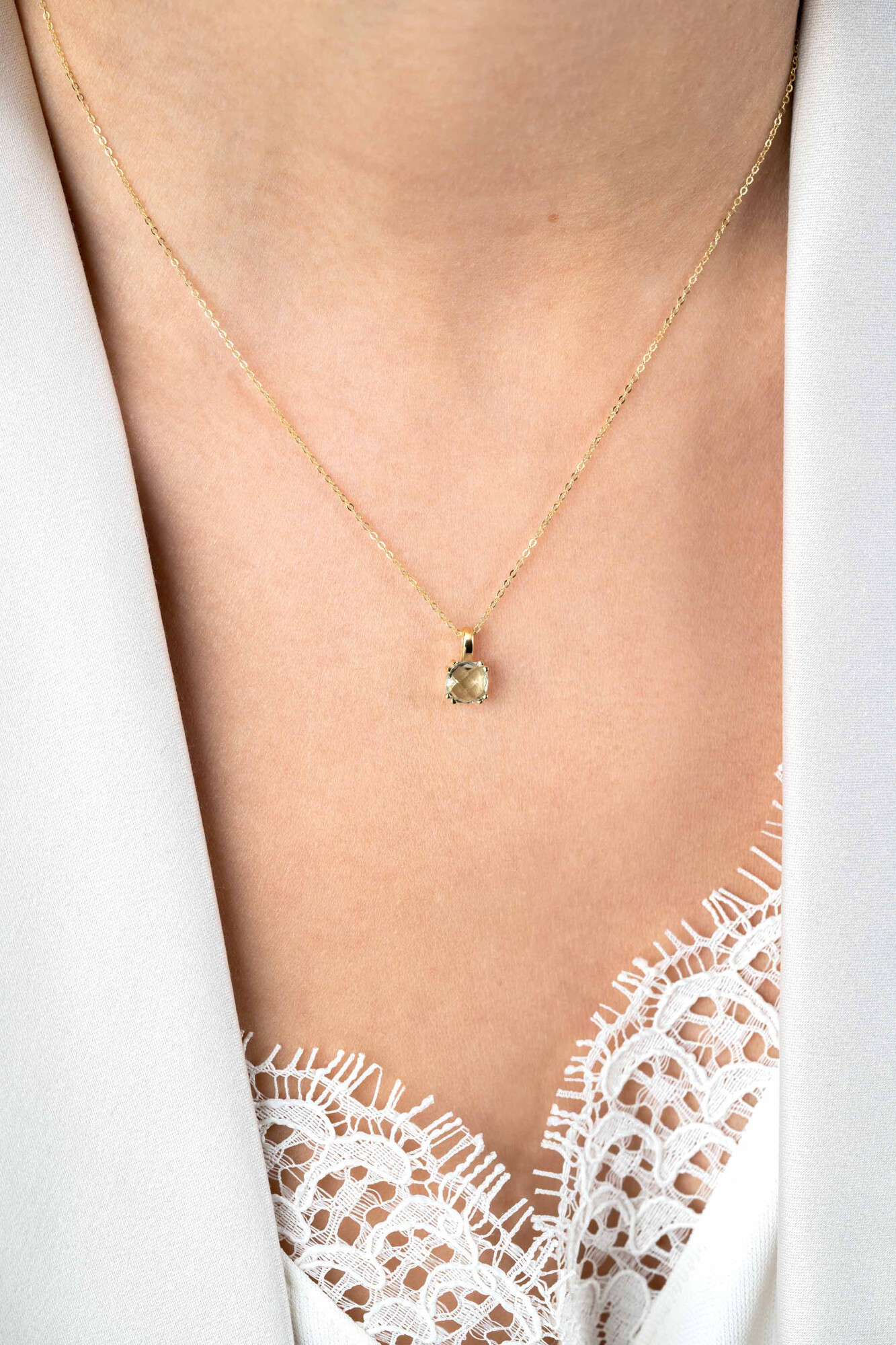 ZINZI 14K Gold Necklace Square Pendant Light Green Amethyst 12mm 45cm ZGC376