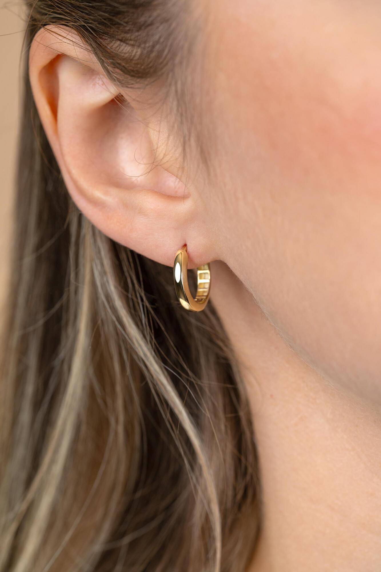 ZINZI GOLD klapcreolen half ronde buis 14.5x3mm