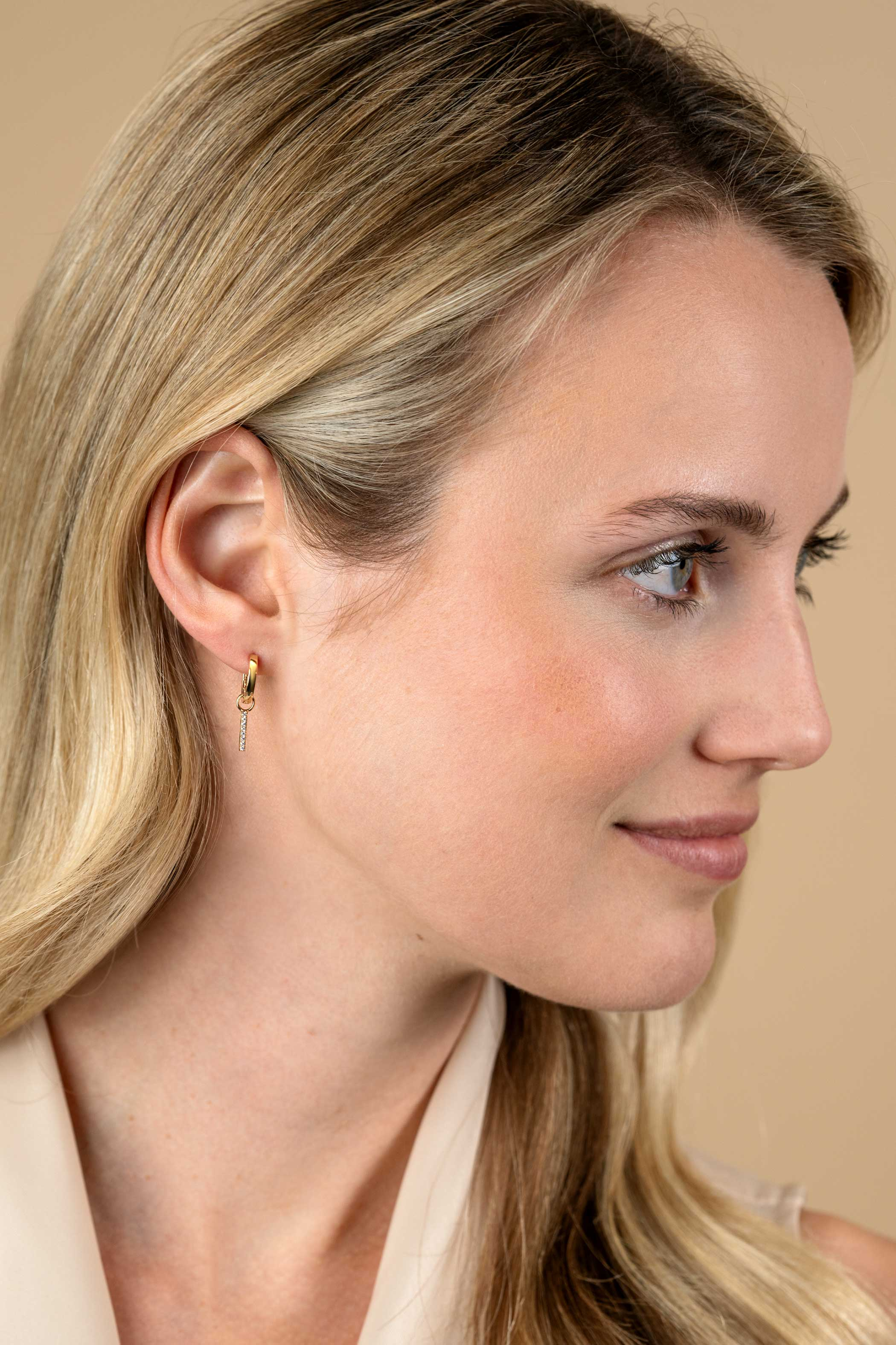 ZINZI 14K Gold Earrings Pendants Bar White Zirconias 10mm ZGCH387 (excl. hoop earrings)