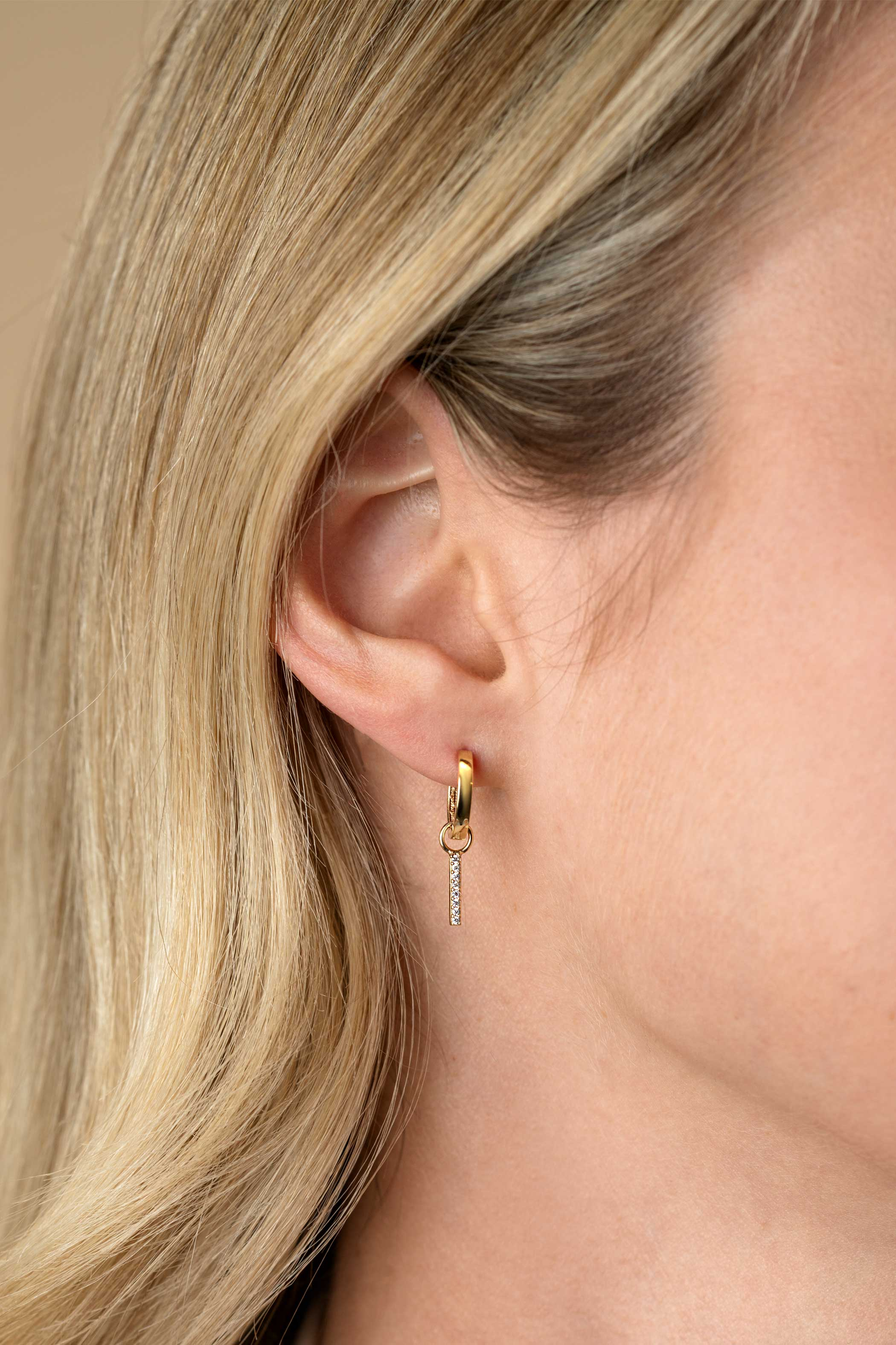 ZINZI 14K Gold Earrings Pendants Bar White Zirconias 10mm ZGCH387 (excl. hoop earrings)