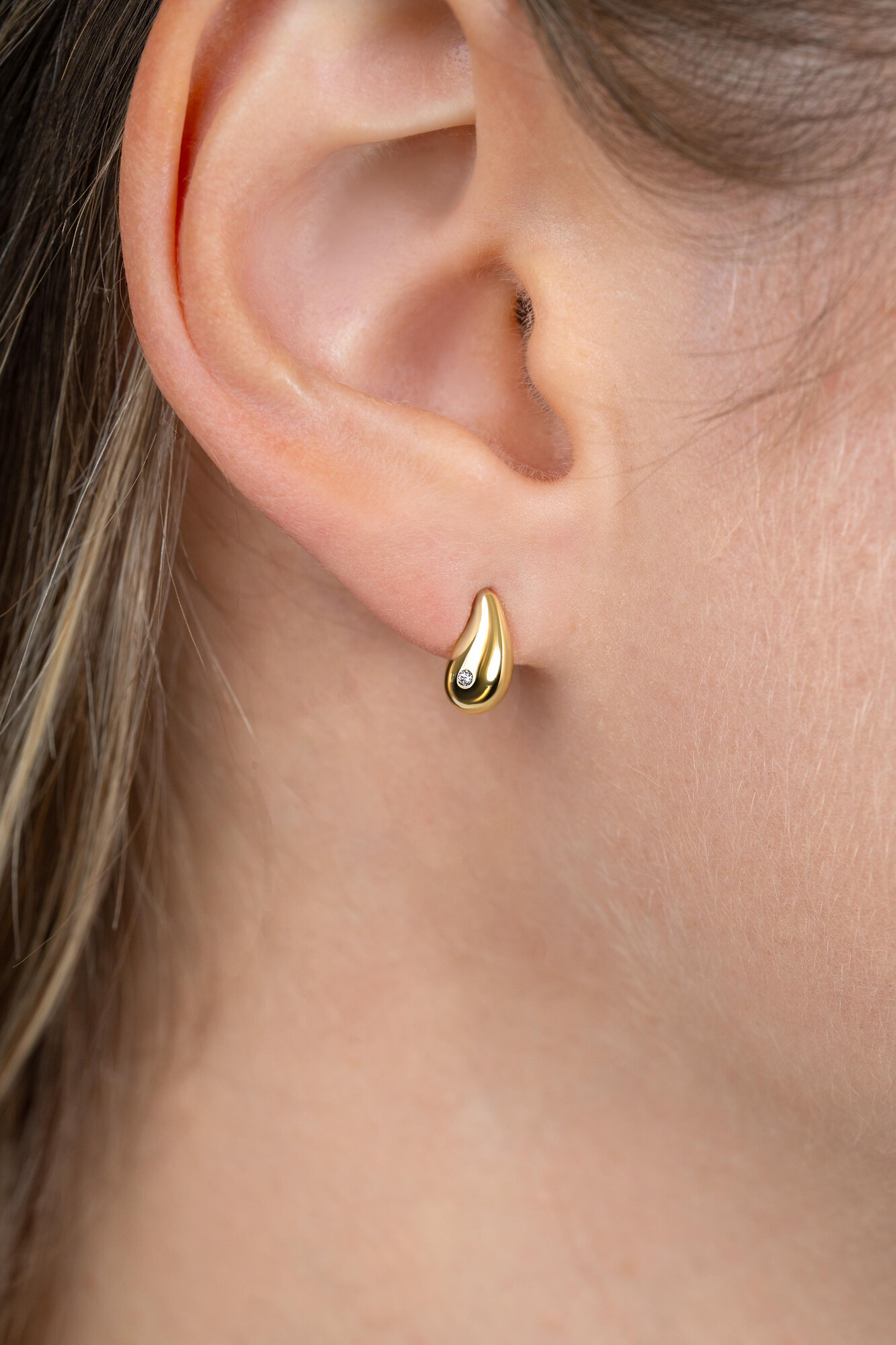 ZINZI GOLD oorknopje druppelvorm met zirconia