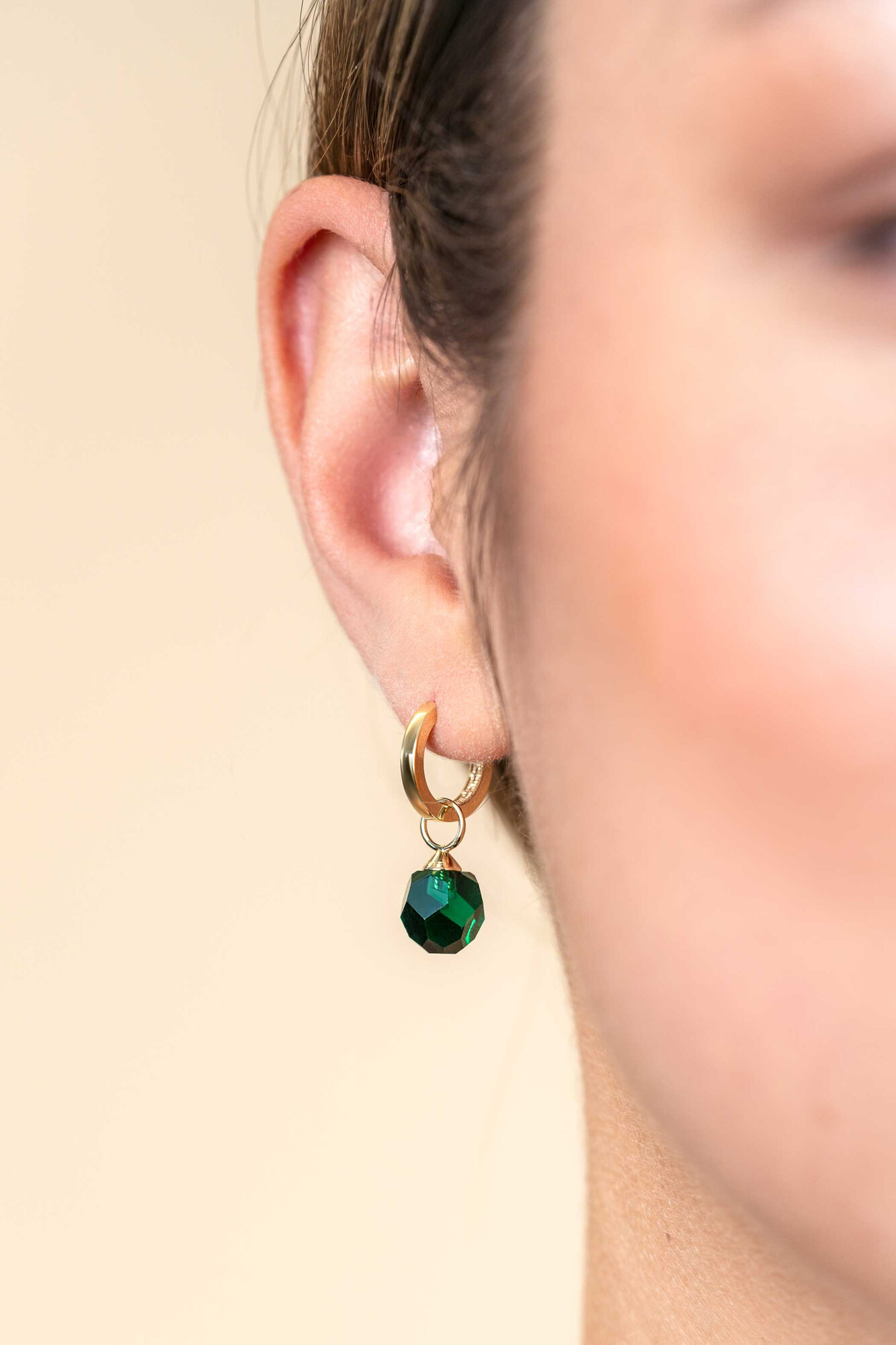 ZINZI 14K Gold Earrings Pendants Green Beads 8mm ZGCH144G (excl. hoop earrings)