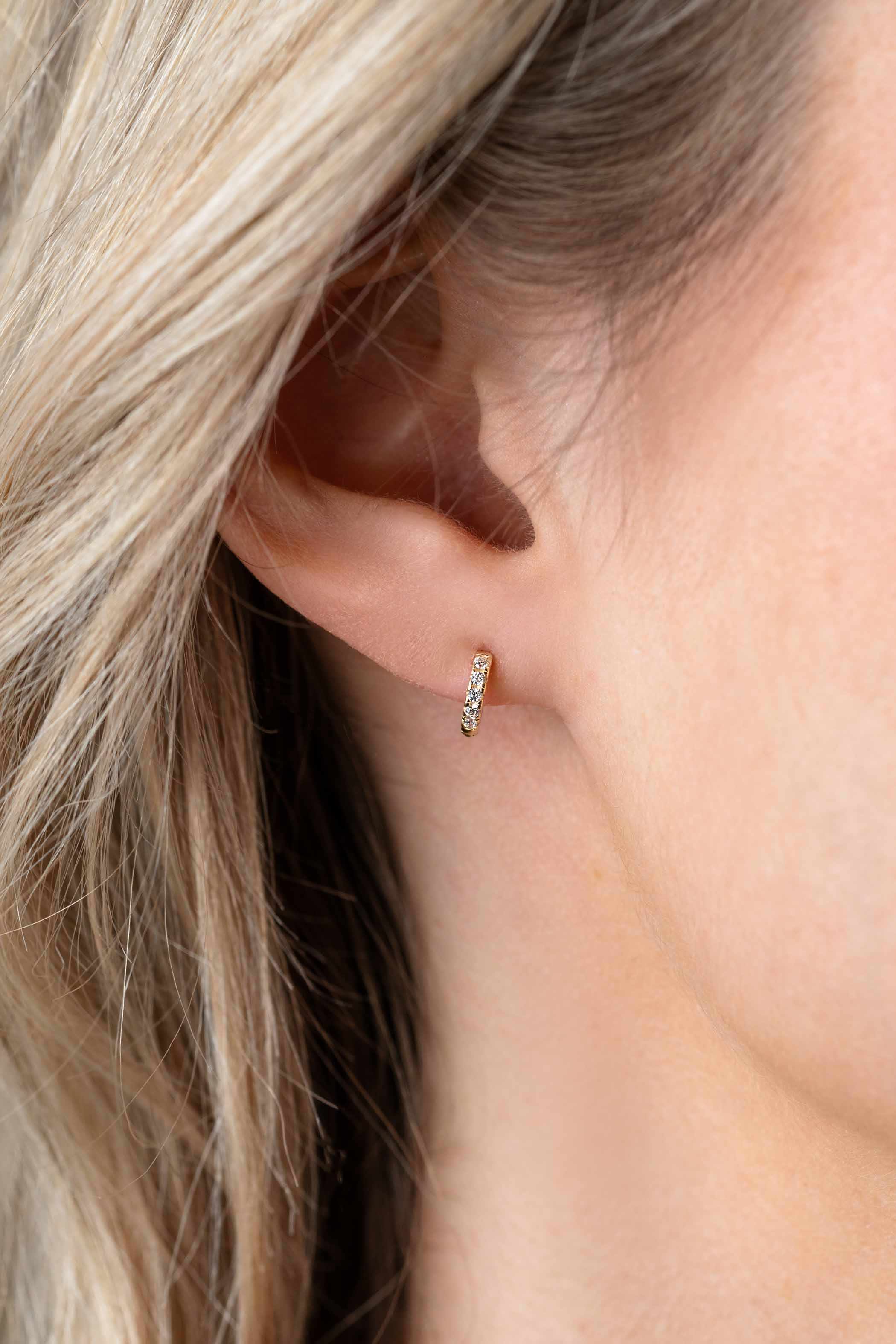 8mm ZINZI 14K Gold Hoop Earrings White Zirconias 8x1,6mm ZGO467