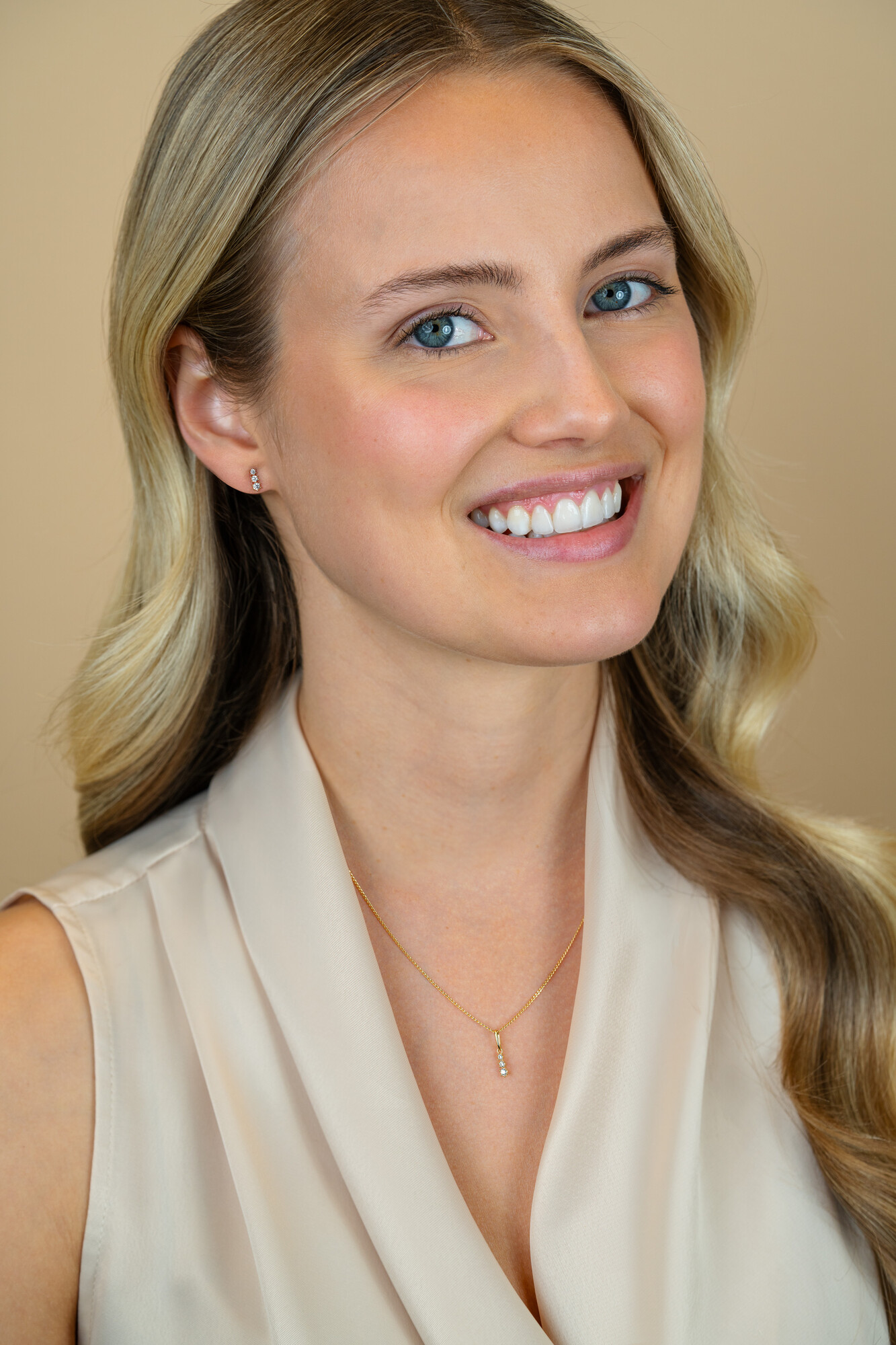 ZINZI GOLD oorknopjes 3x zirconia aflopend