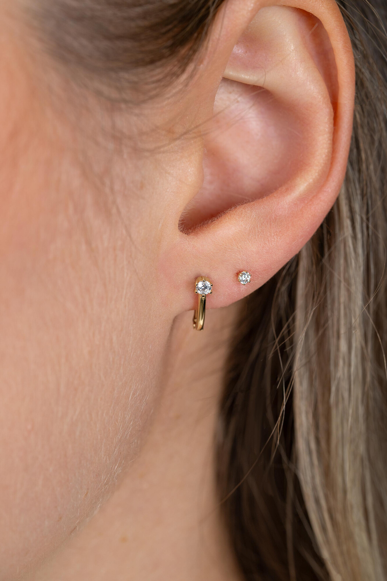 ZINZI GOLD klapcreolen ovaal met zirc.in chaton