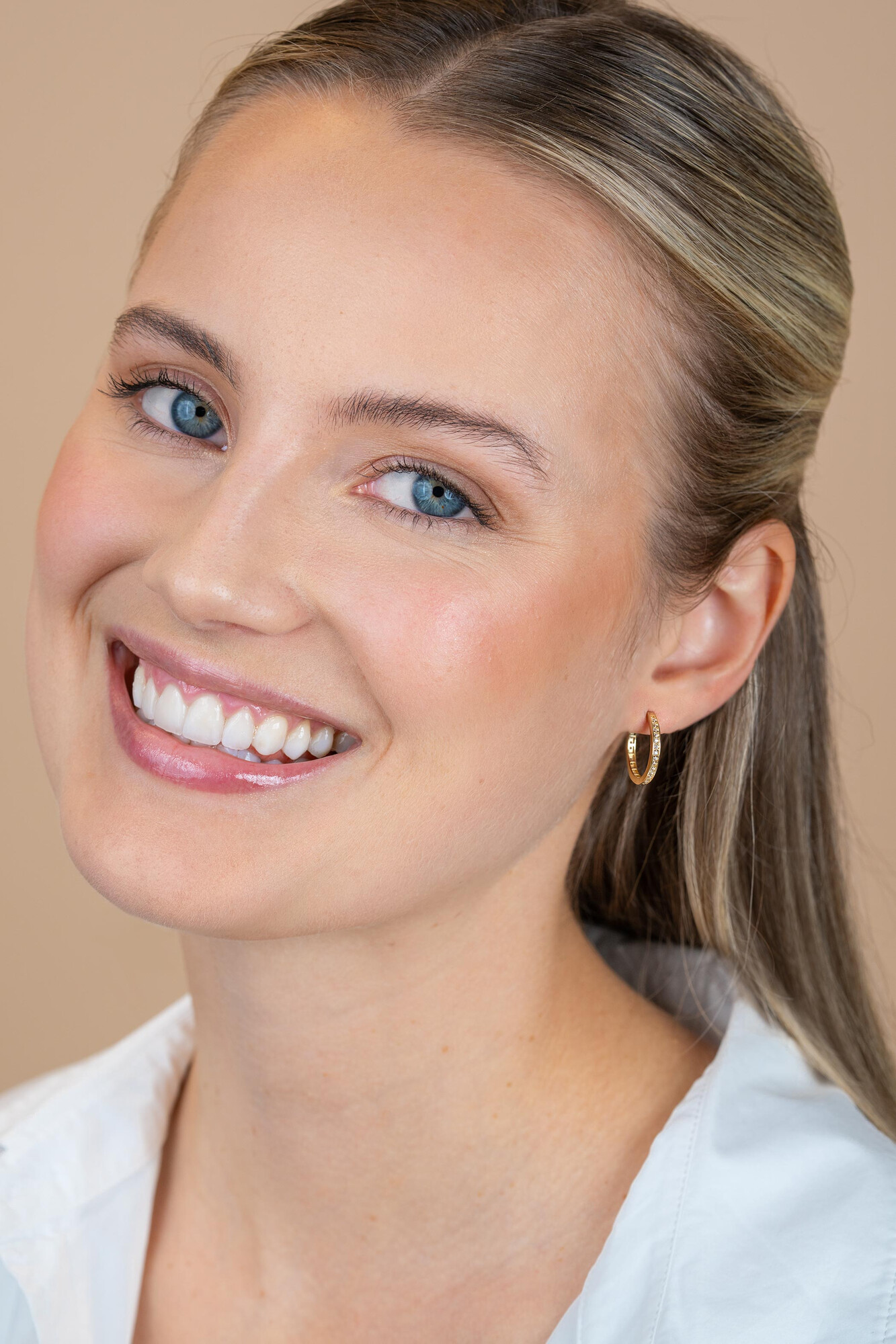 ZINZI GOLD klapcreolen geheel bezet zirc.17x2mm