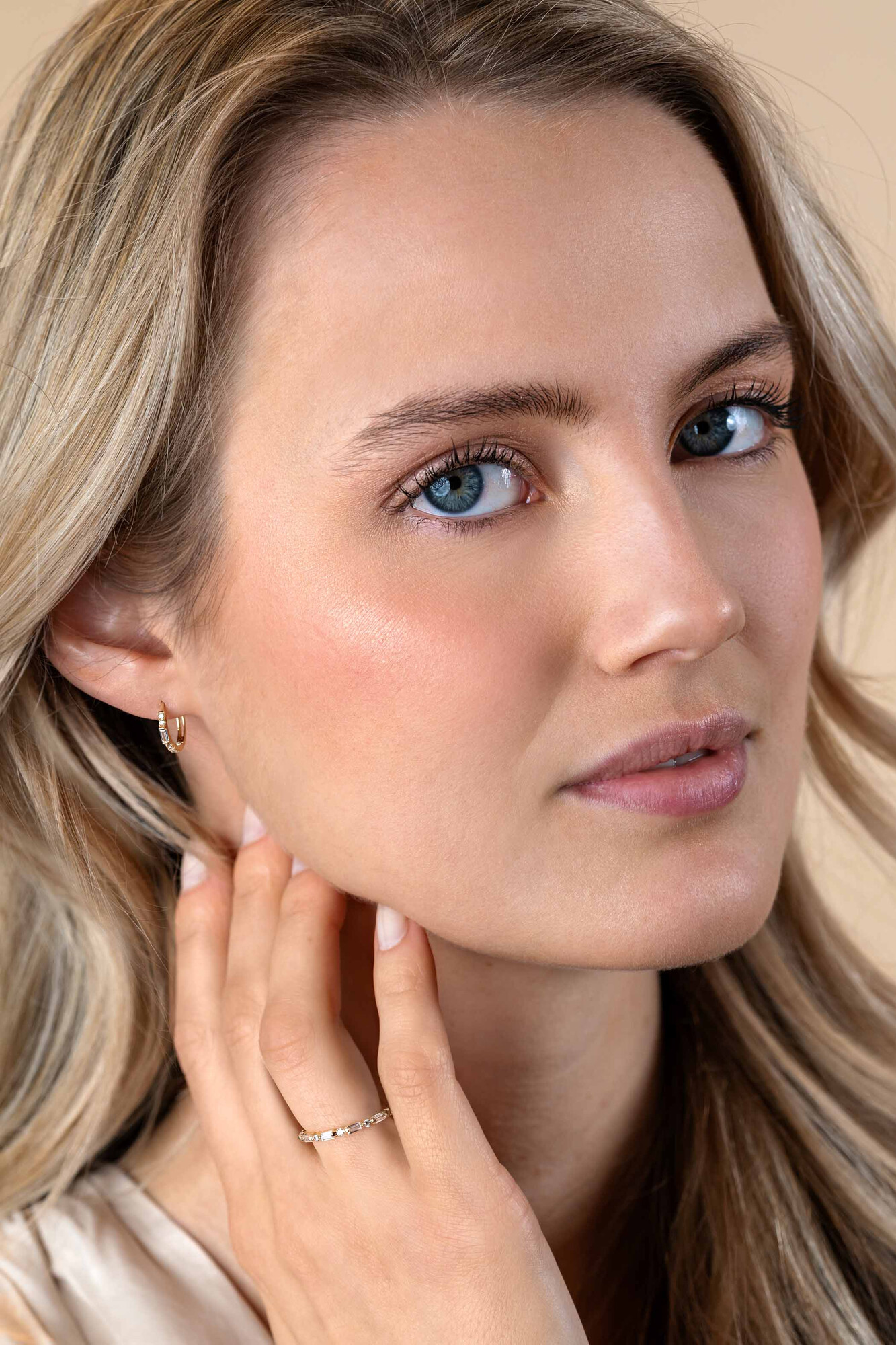 13,5mm ZINZI 14K Gold Hoop Earrings White Zirconias 13,5 x 1,5mm ZGO403