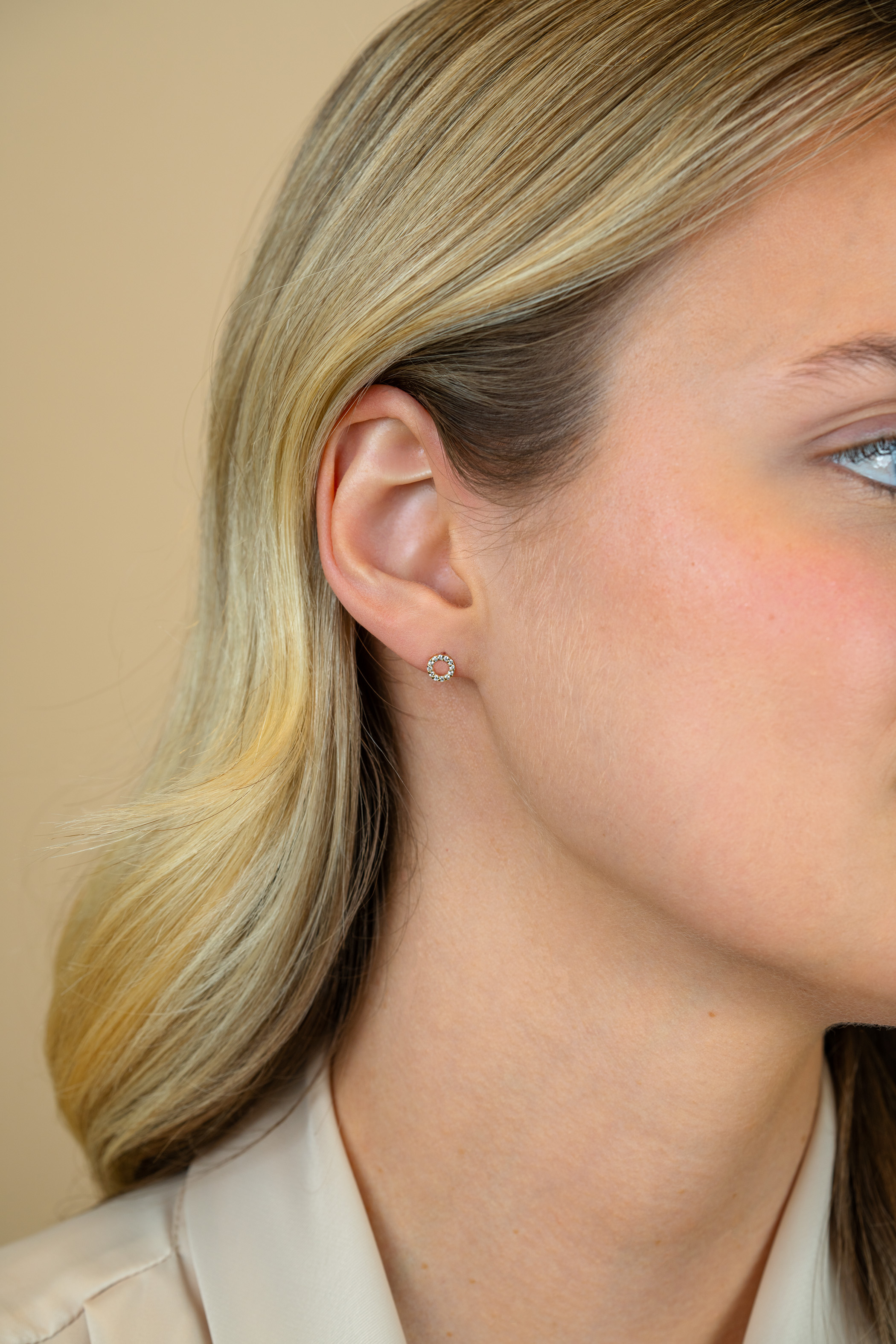 ZINZI GOLD oorknopjes rond open zirconia's 5.5mm