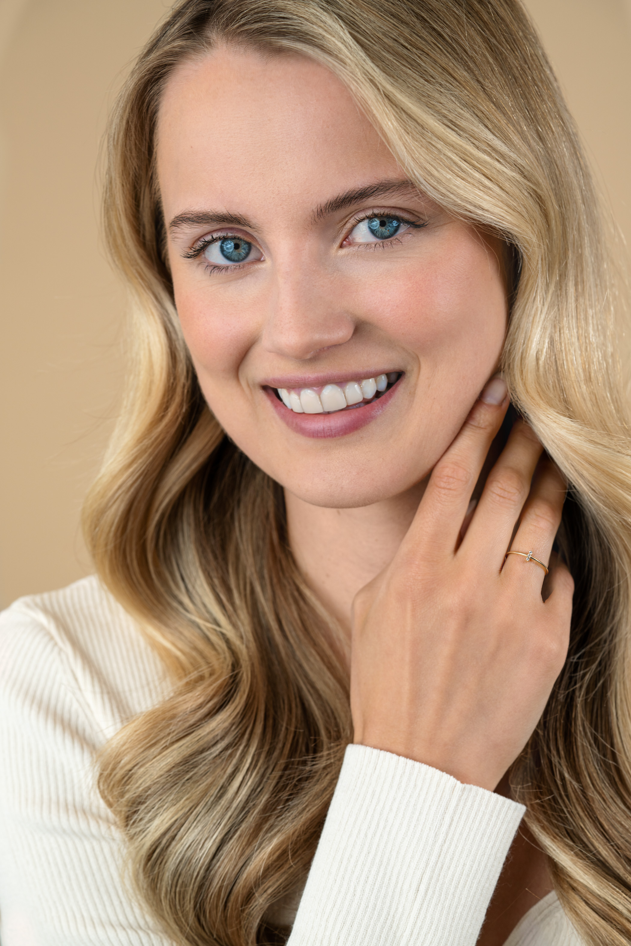 ZINZI Gold 14K Gold Ring with bar set with three white zirconias ZGR531