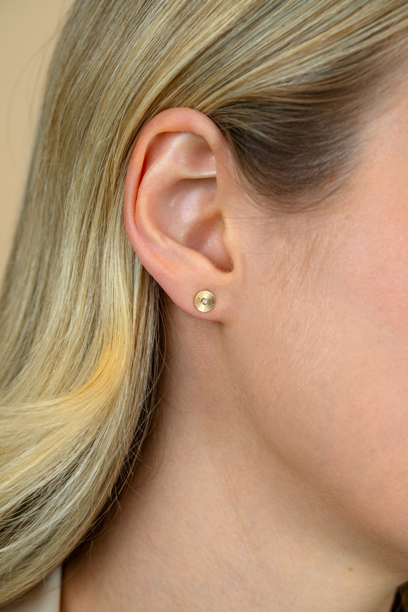 ZINZI GOLD oorknopjes rond gediamanteerd/zirc.6mm