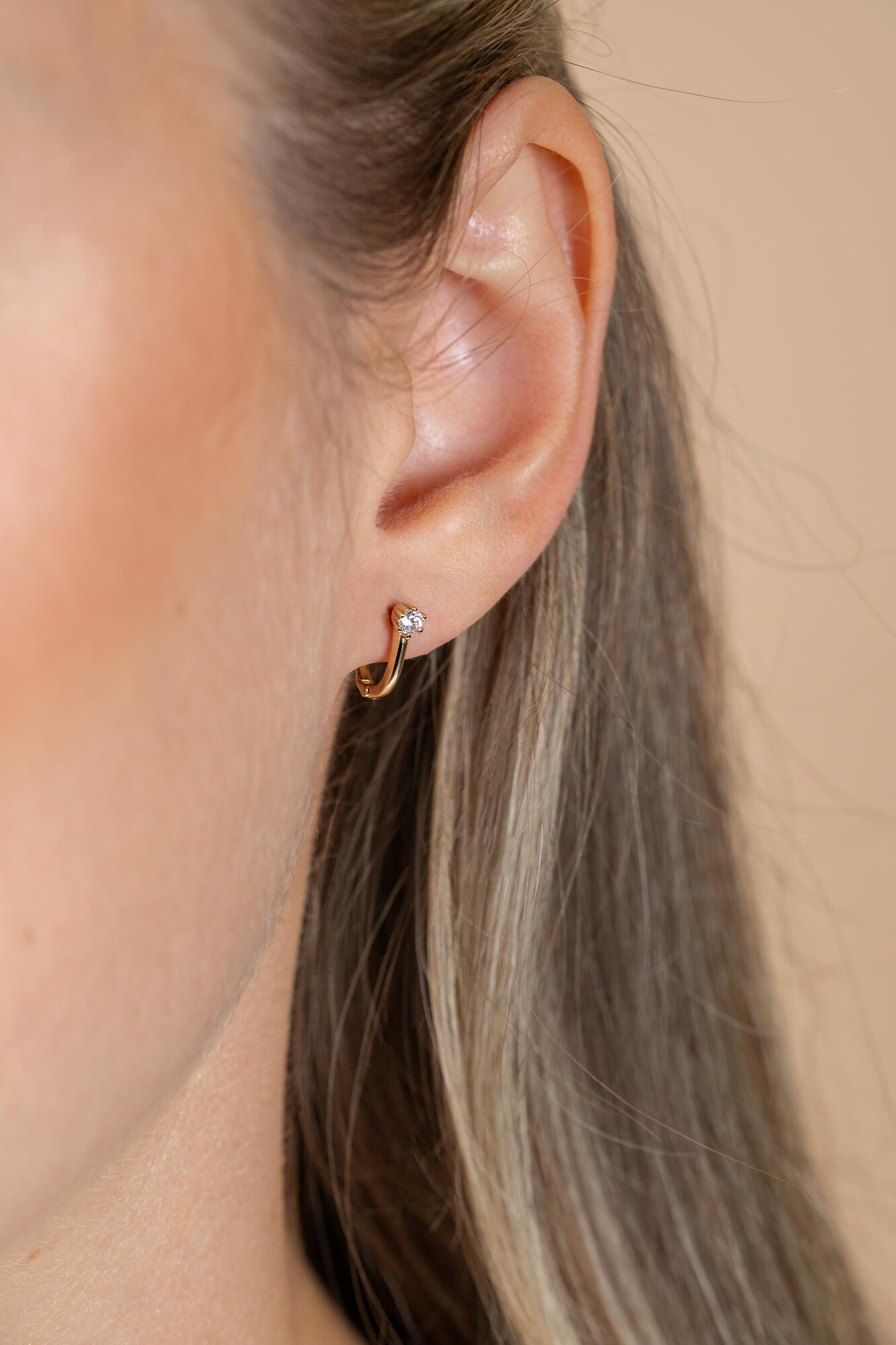 ZINZI GOLD klapcreolen ovaal met zirc.in chaton