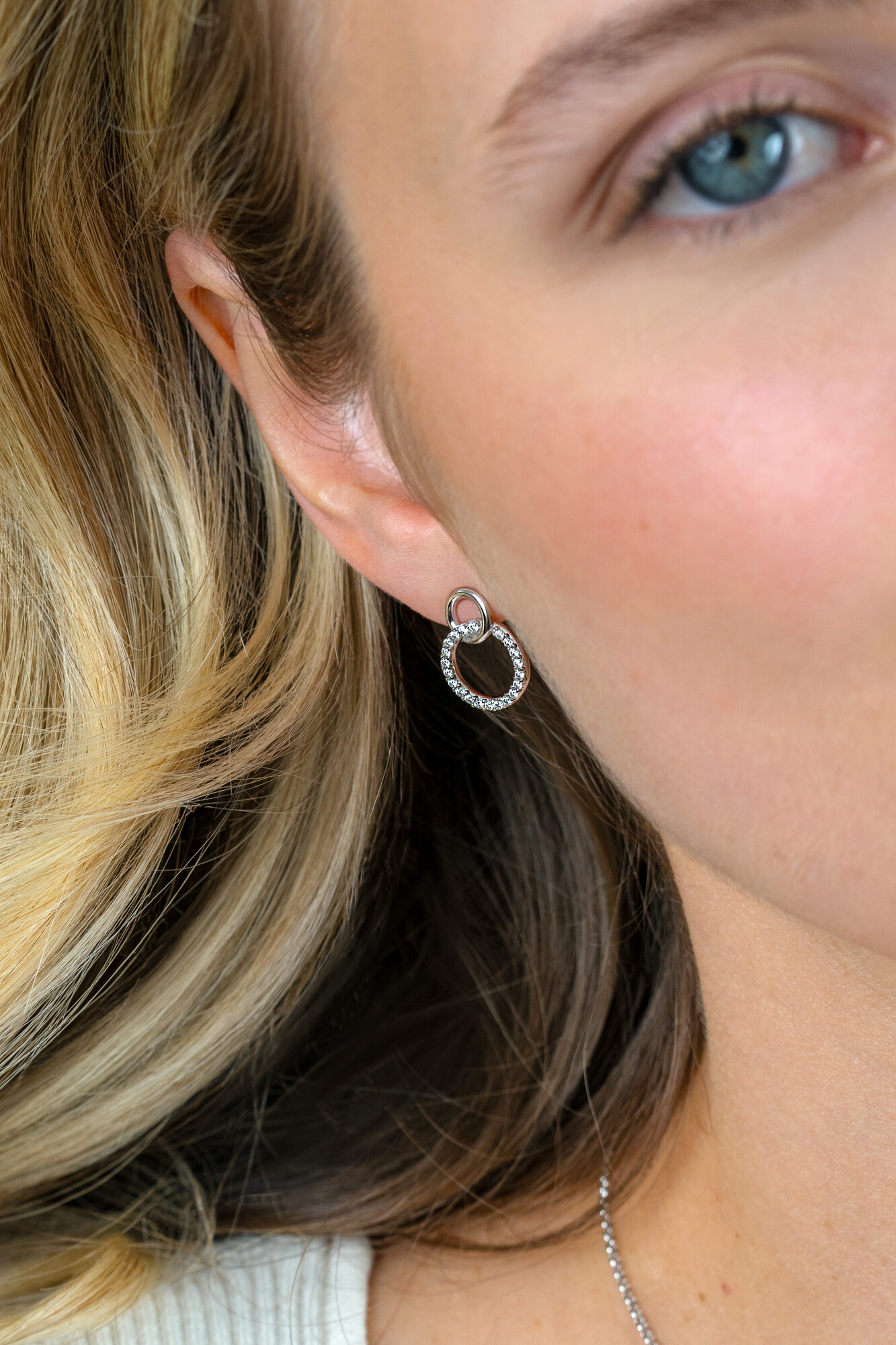 ZINZI Sterling Silver Stud Earrings 2 Open Connected Circles White ZIO1782