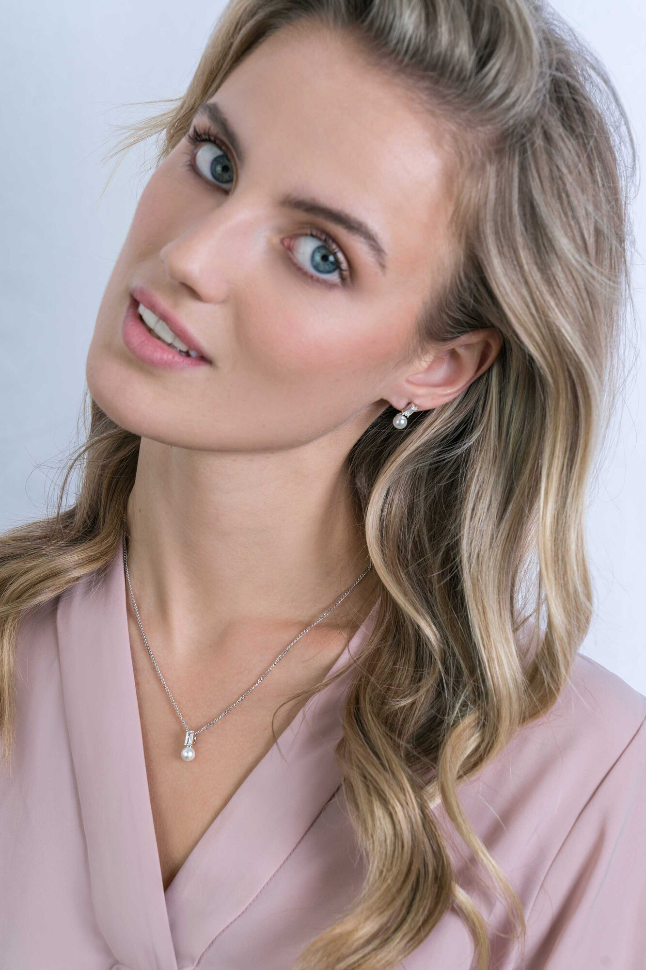 ZINZI Sterling Silver White Pearl Pendant with White Baguette Zirconia ZIH2135 (excl. necklace)