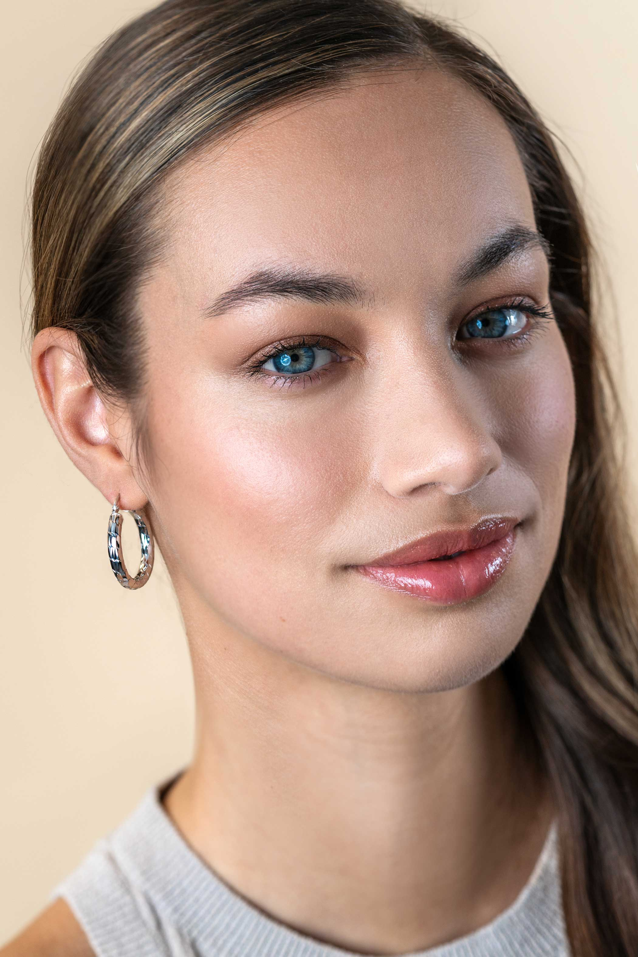 28mm ZINZI silver hoop earrings with beautifully crafted tube, 4.5mm wide, and convenient top closure ZIO2575
