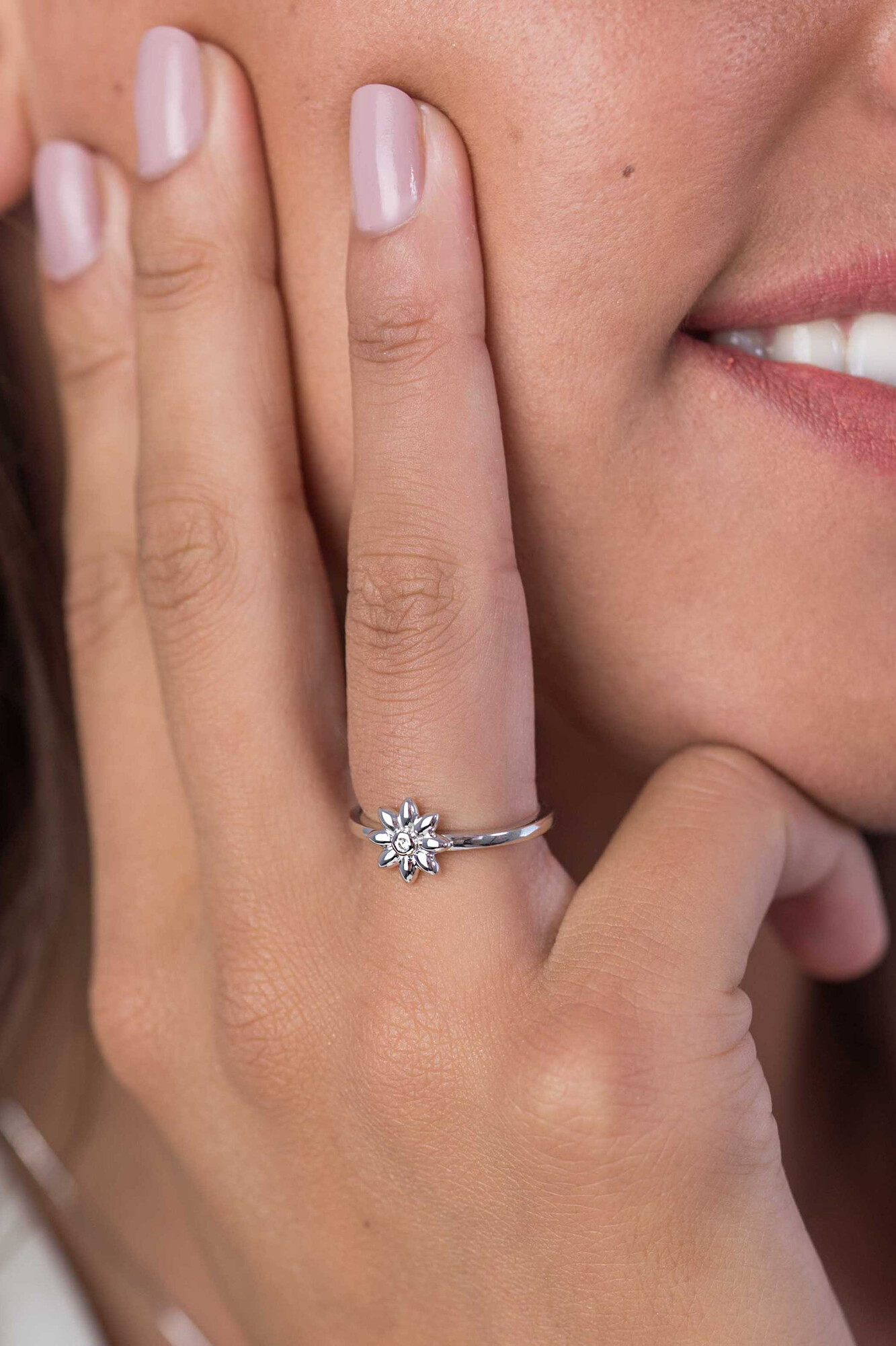 ZINZI Sterling Silver Ring Flower White 9mm ZIR1888