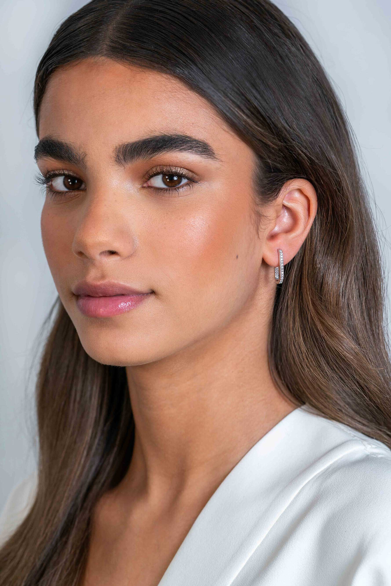 20mm ZINZI Sterling Silver Earrings with Oval Shape Set with White Zirconias ZIO2310