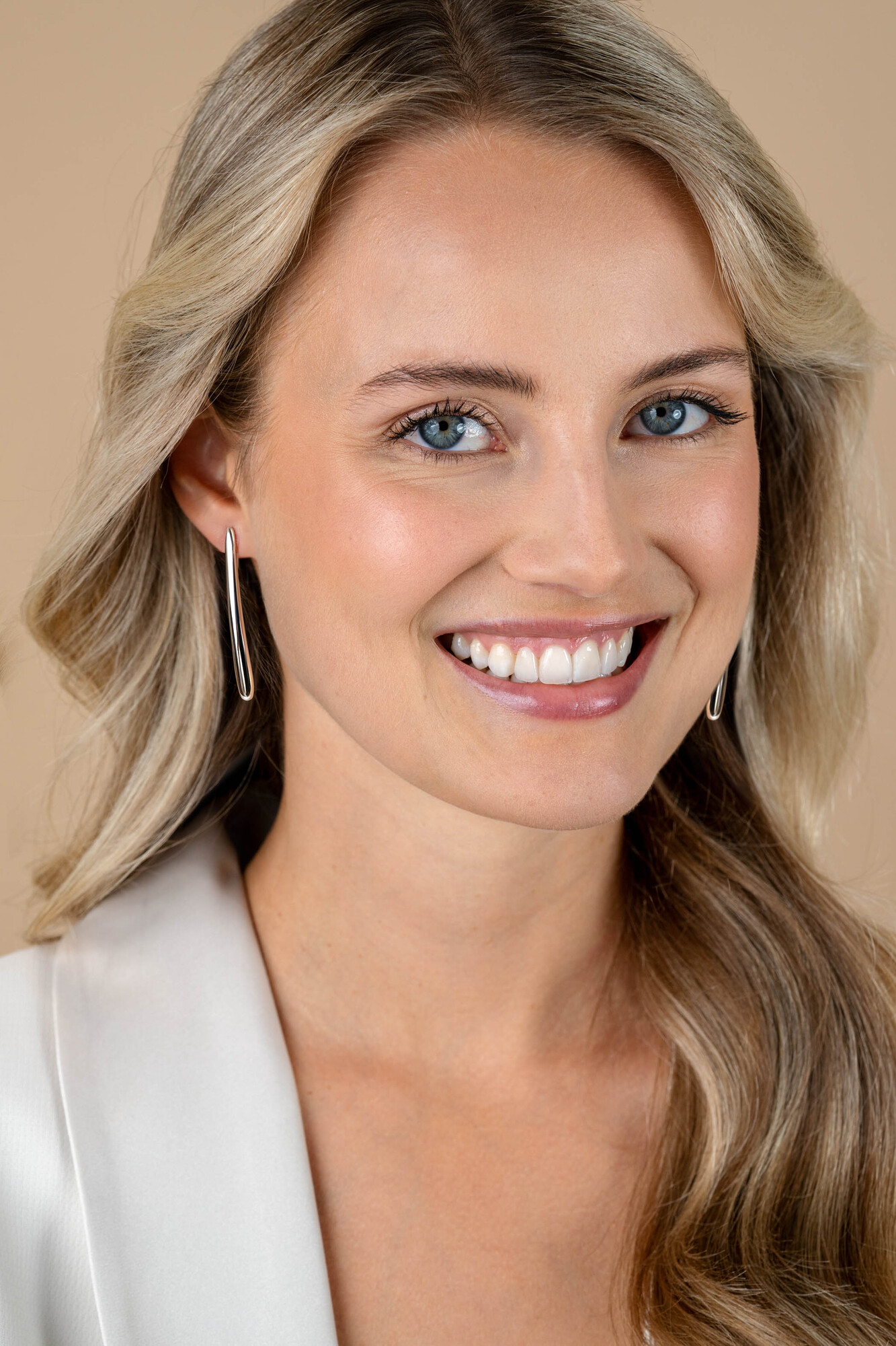 49mm ZINZI silver stud earrings in elongated teardrop shape ZIO2674