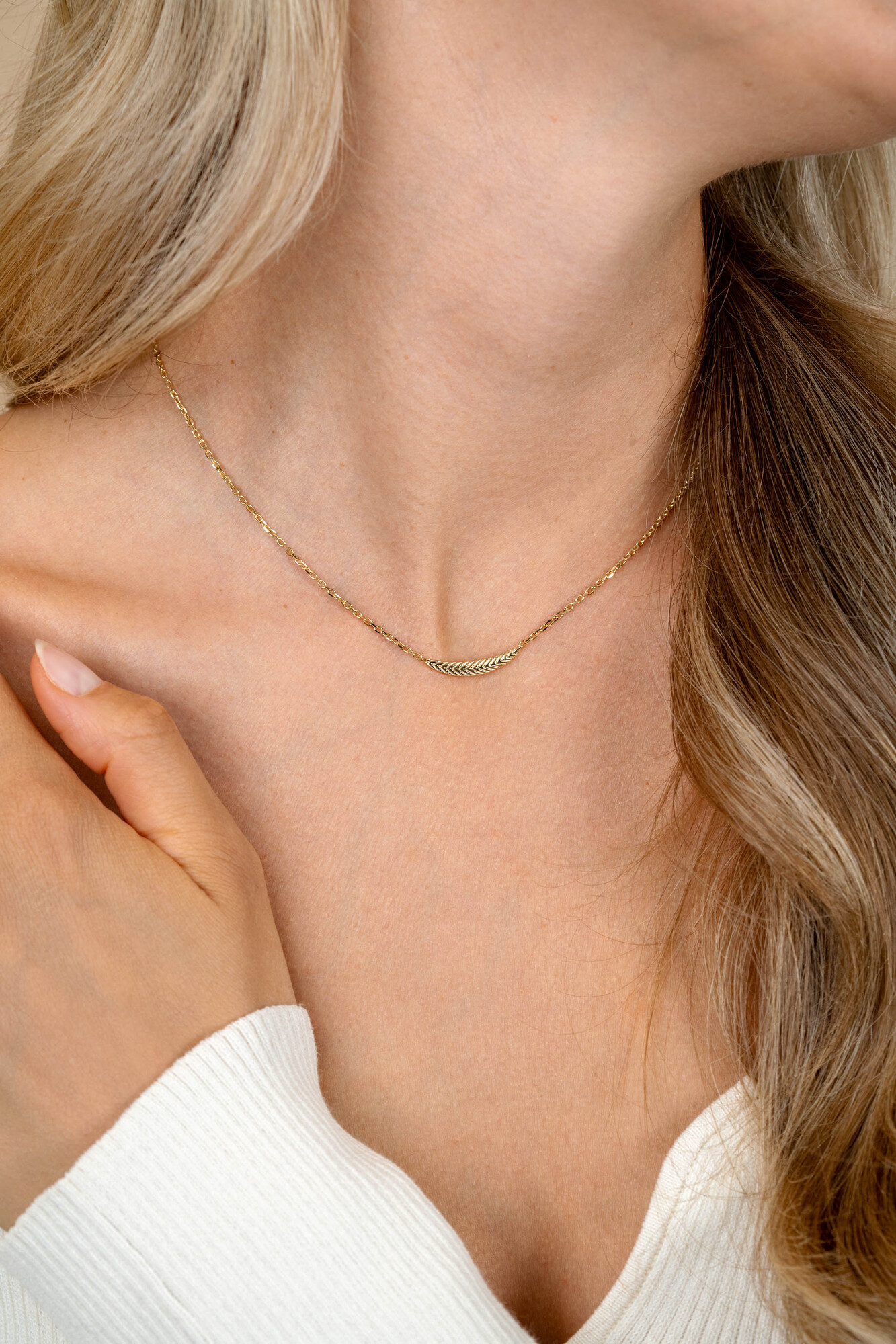 ZINZI gold plated silver link chain with large feather. The feather symbolises spreading your wings and freedom. 40-45cm ZIC2644G