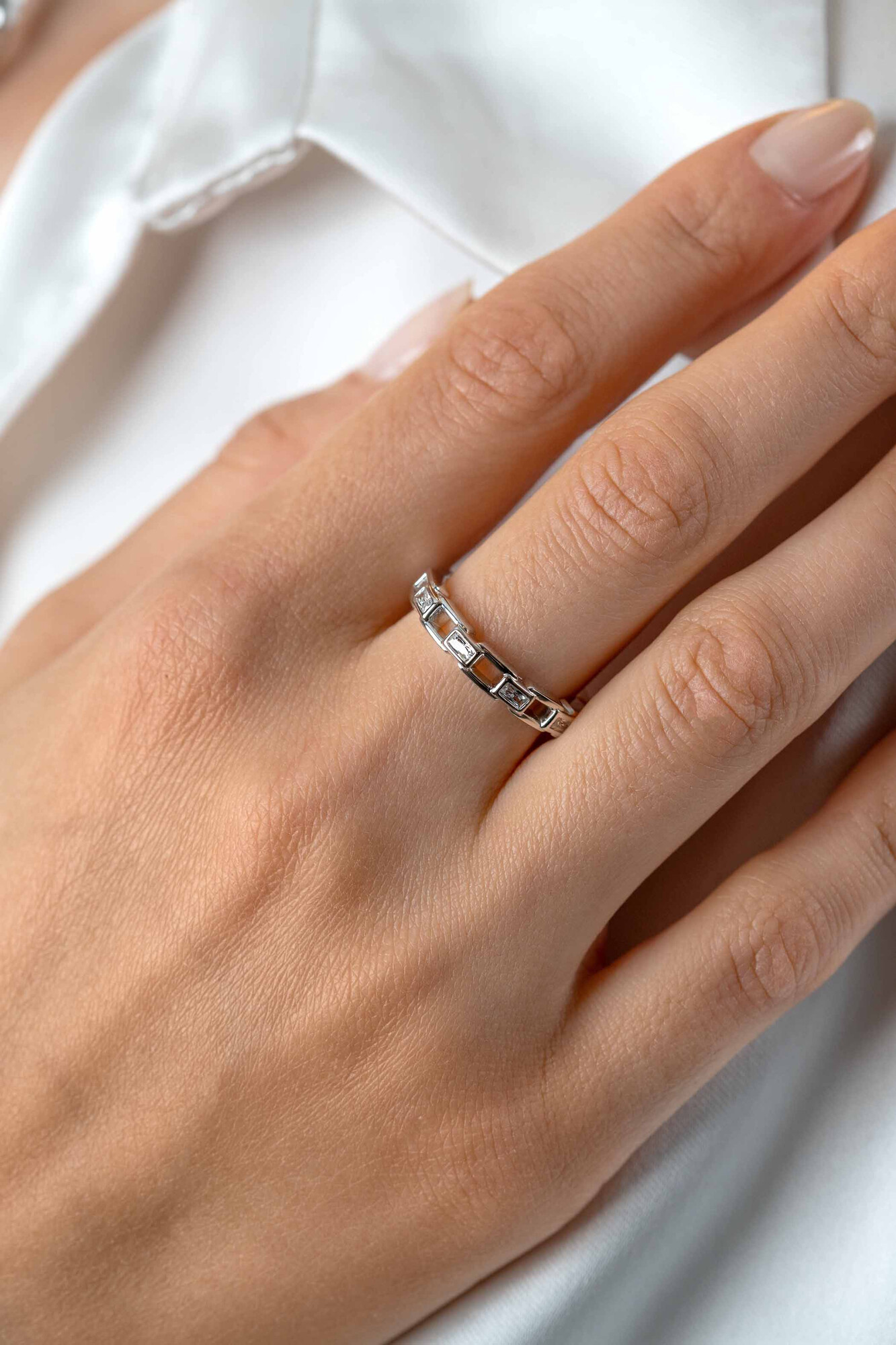 ZINZI Sterling Silver Chain Ring Square Chains and White Zirconias ZIR2546