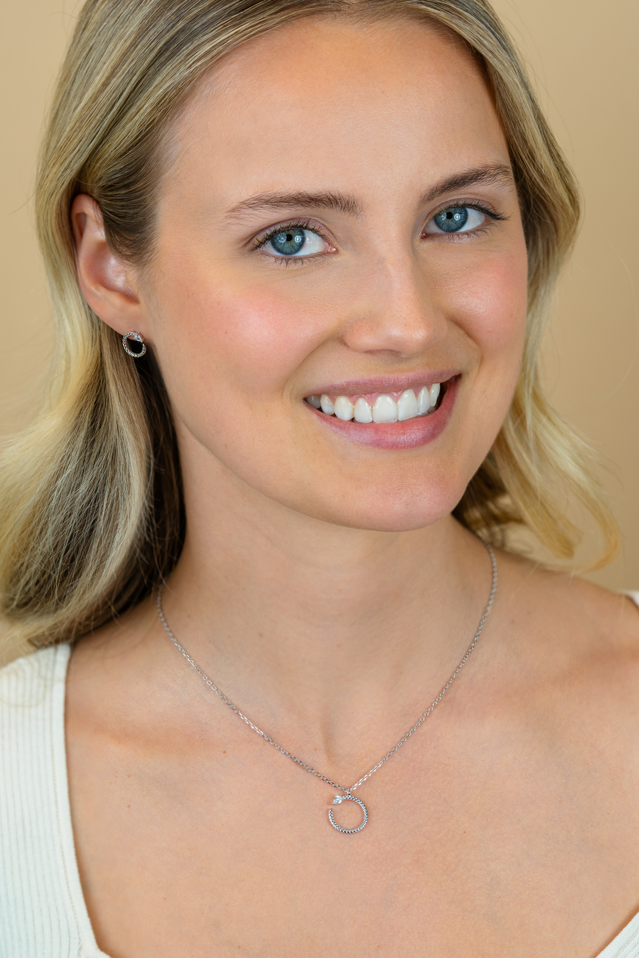 ZINZI zlv. oorknopje open ronde slang met zirc.